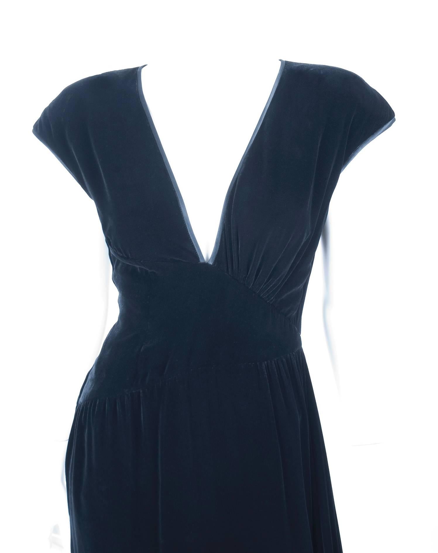 1980 Valentino Black Velvet Evening Gown For Sale 2