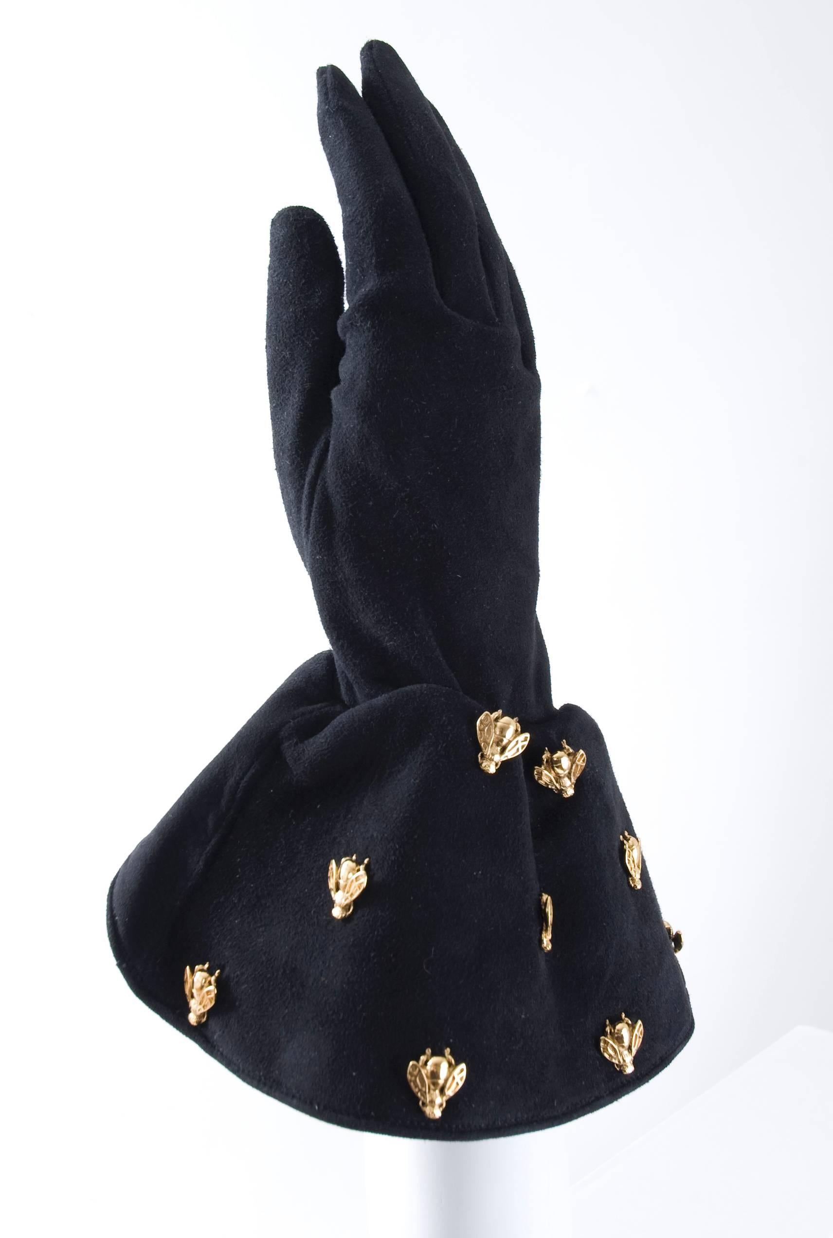 Vintage Christian Dior Boutique Black Suede Gloves Embelished with  Bee's In Excellent Condition For Sale In Hamburg, Deutschland