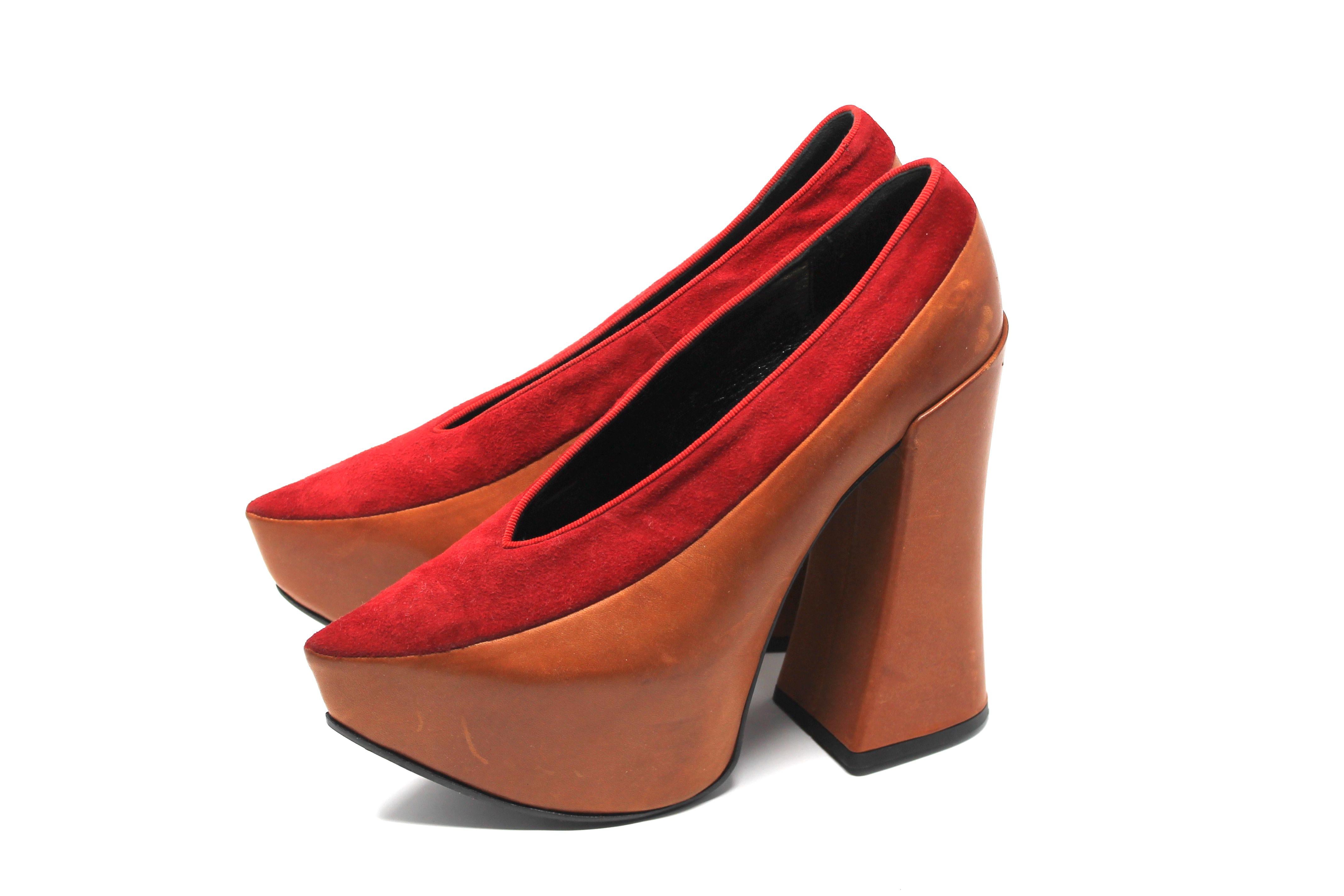 Vivienne Westwood Camel Court Shoe, Gold Label A / W 2013 In Good Condition For Sale In Los Angeles, CA