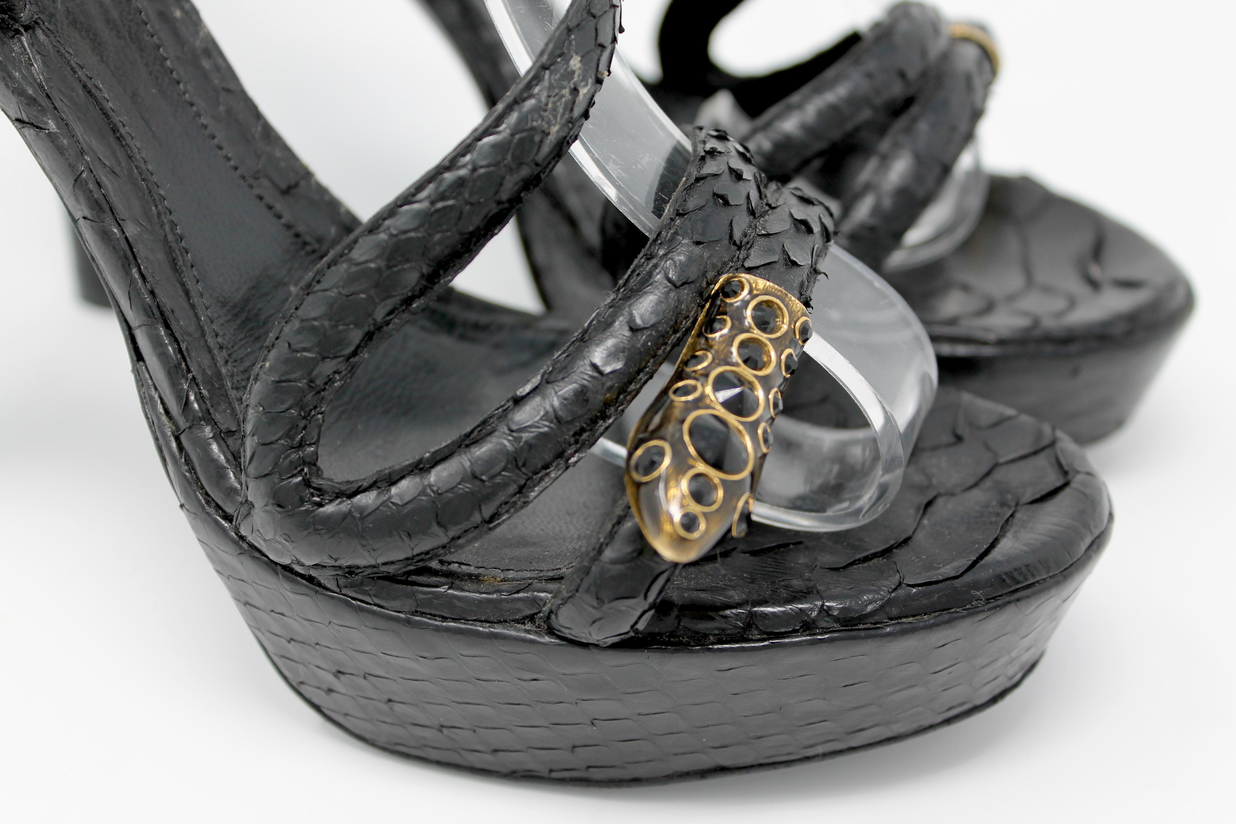 Alexander McQueen Python Embossed Leather Pumps Size US 9 In Good Condition In Los Angeles, CA