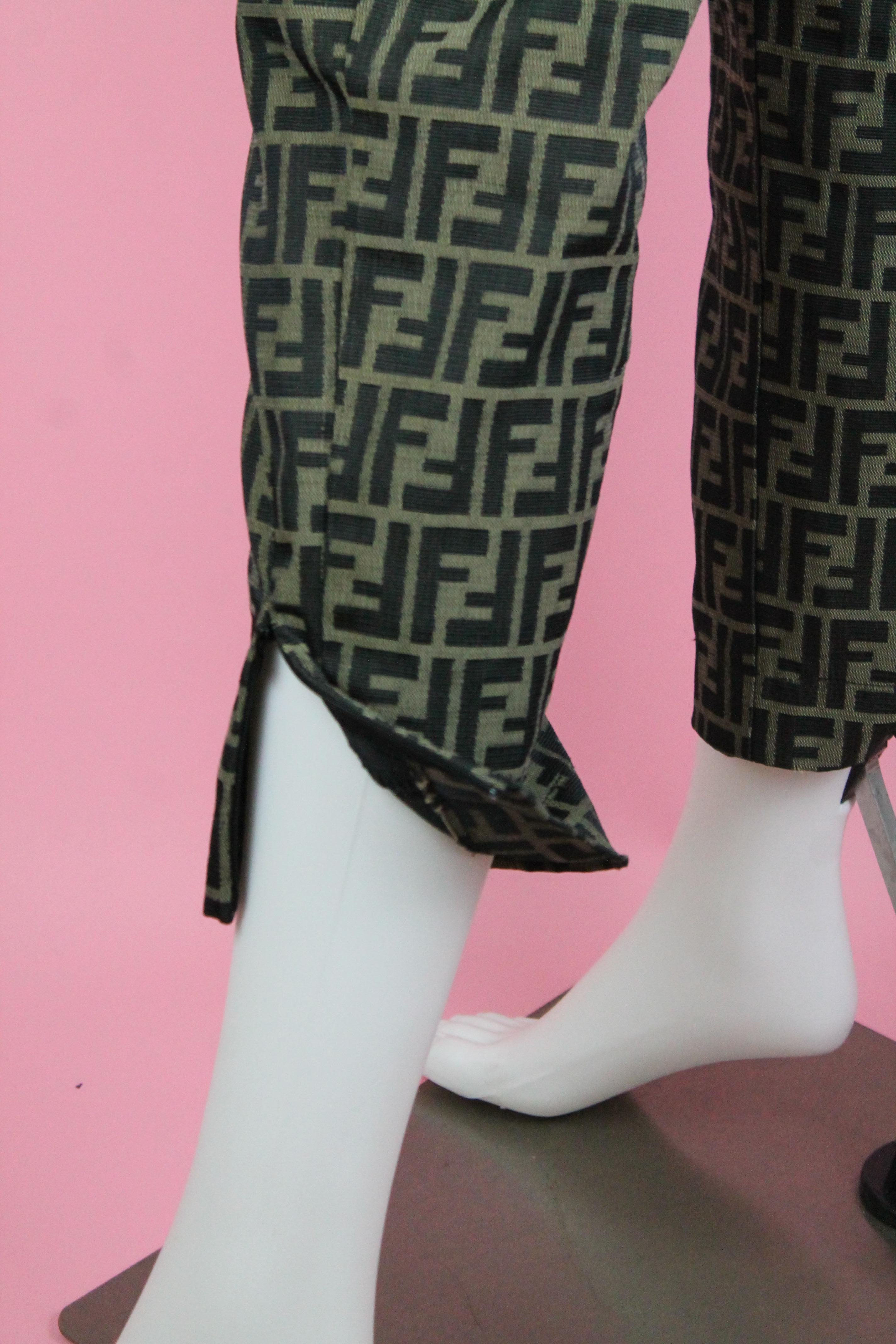 Fendi Zucca Print Brown High Waisted Jeans, Size 30 W In Good Condition In Los Angeles, CA