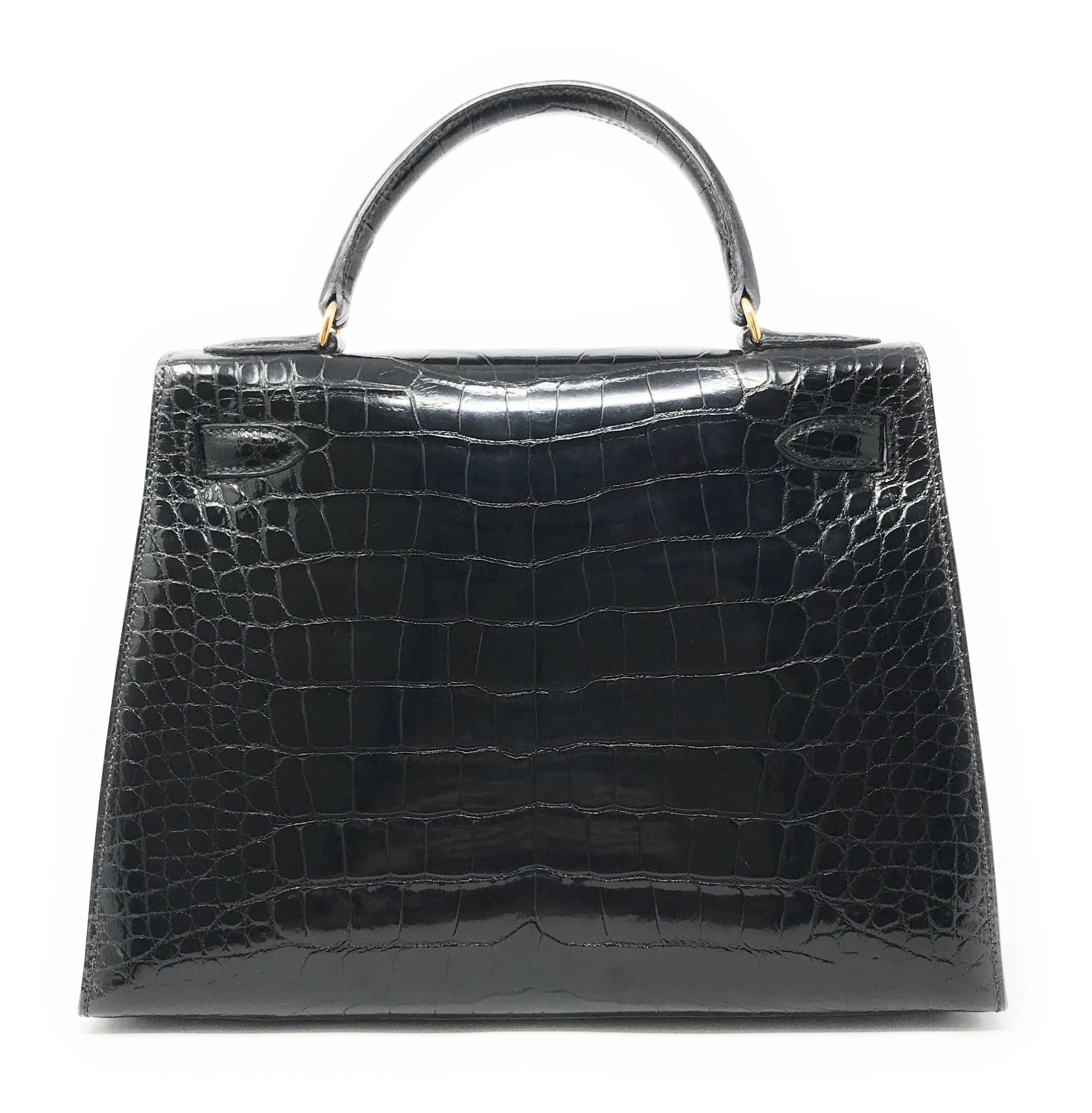 Hermes Kelly 28cm Black Shiny Alligator Bag In Good Condition In Los Angeles, CA