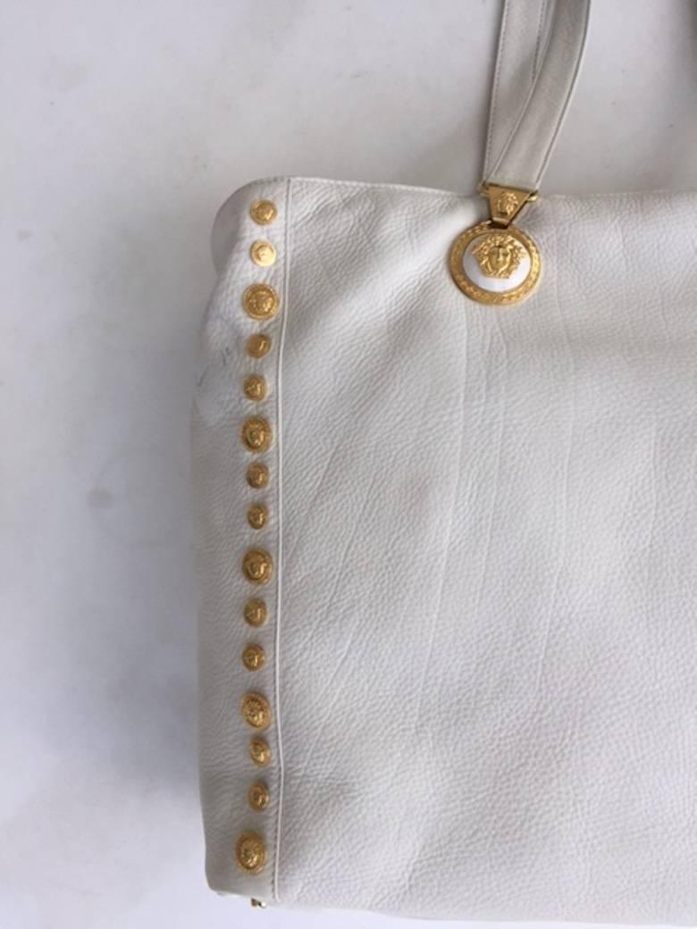 Wonderful Vintage Bag created by Gianni Versace. Pure Leather with Medusa Logo.
Gold toned Bottom. Interior zip closure.