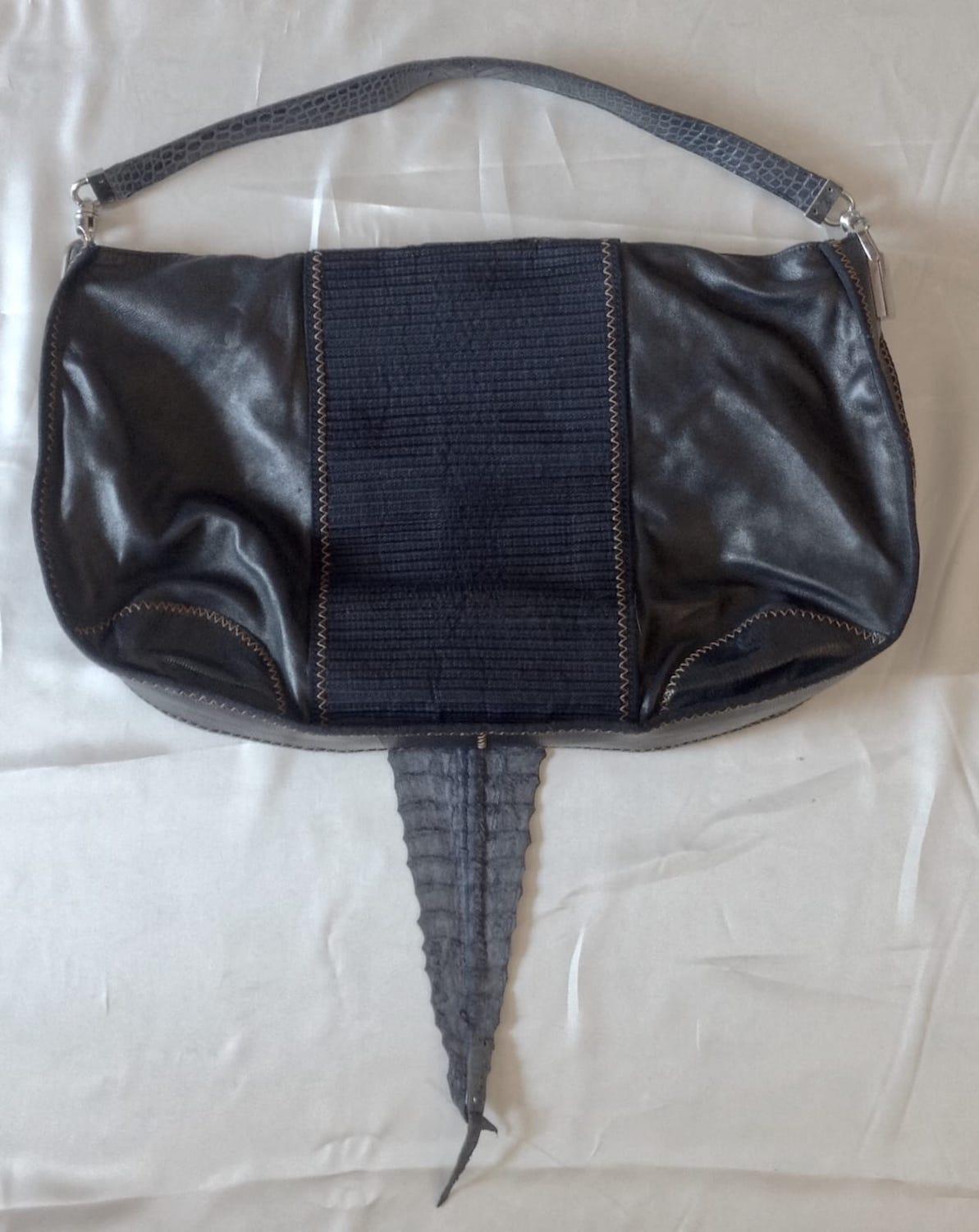 Women's Gianfranco Ferrè dark blue crocodile vintage bag made in Italy For Sale