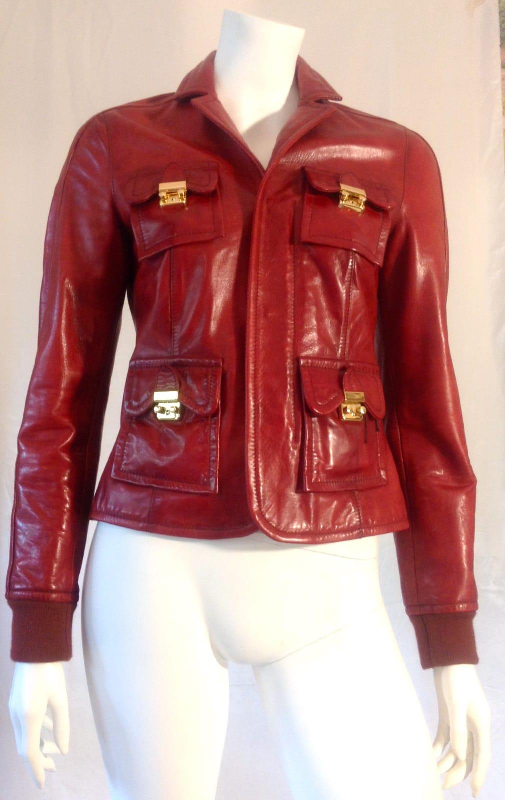 Leather, front closure with zip and snap buttons, red color, with pockets, long sleeves, revers neckline, lined.

The peculiarity is the front pockets with lockable openings.

Composition: 

Jacket: 100% calf leather 
Lining: 55% cotton, 45%