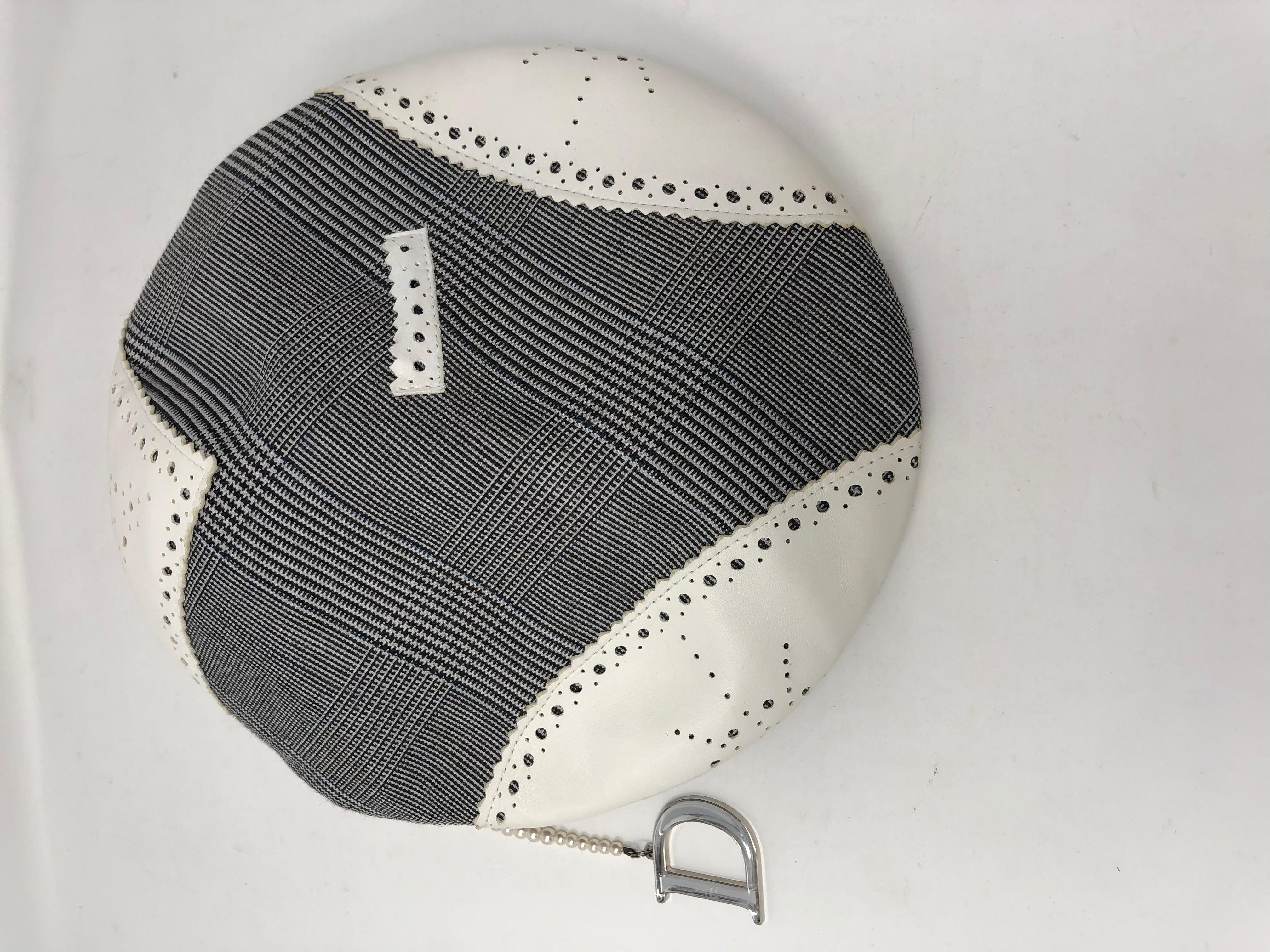 Christian Dior White Leather with perforated leather detail, newsboy flat cap
size: 57 