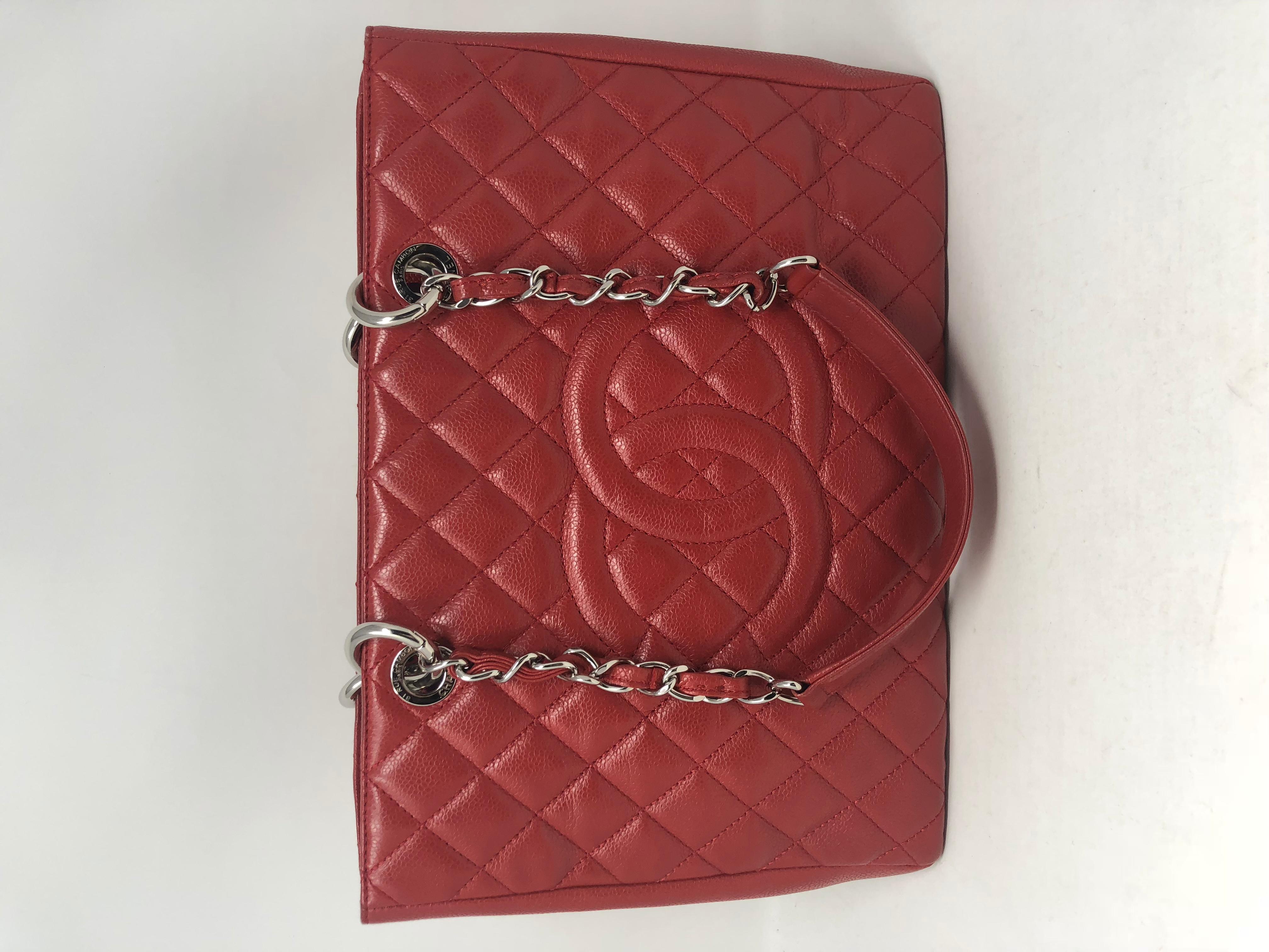 Women's or Men's Chanel Red Grand Shopper Tote Caviar
