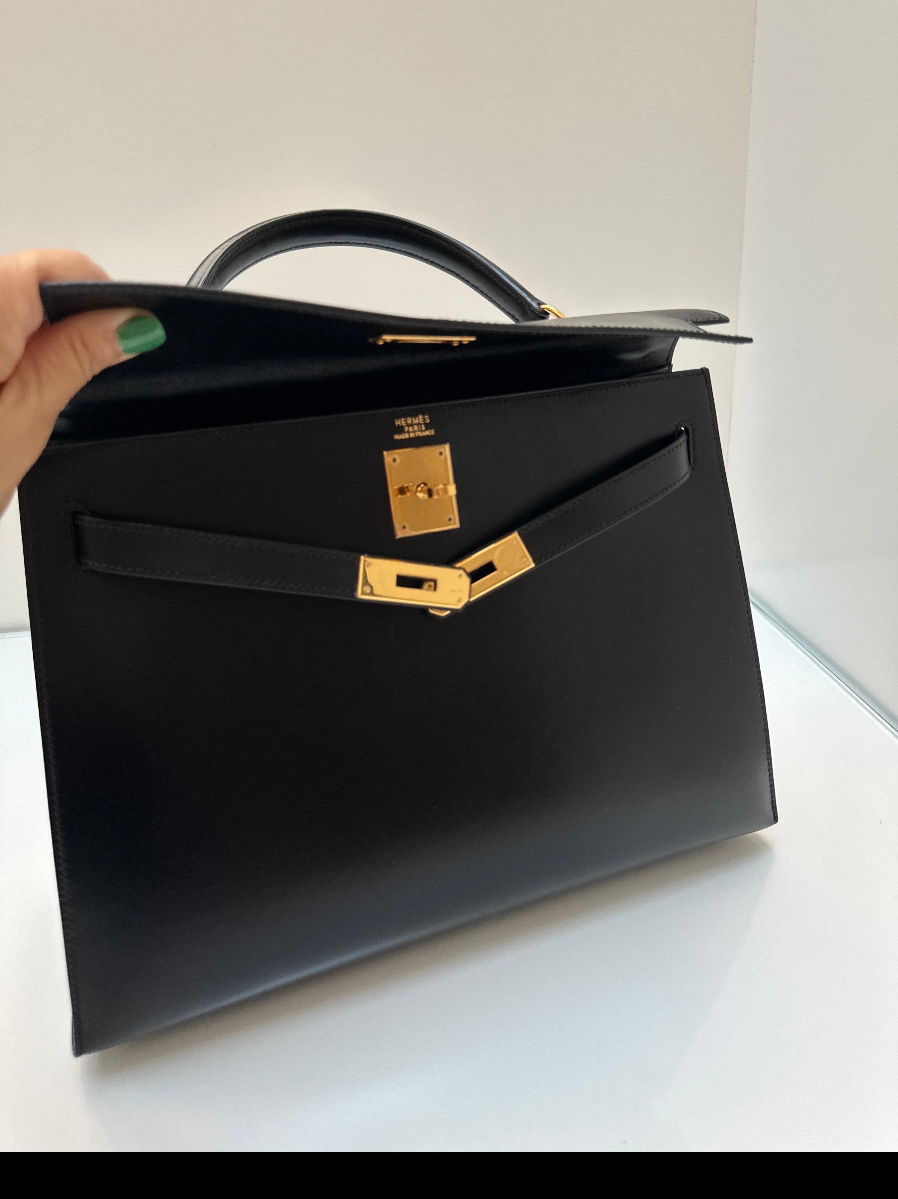 Schwarze Kelly 32 Tasche von Hermès im Angebot 9