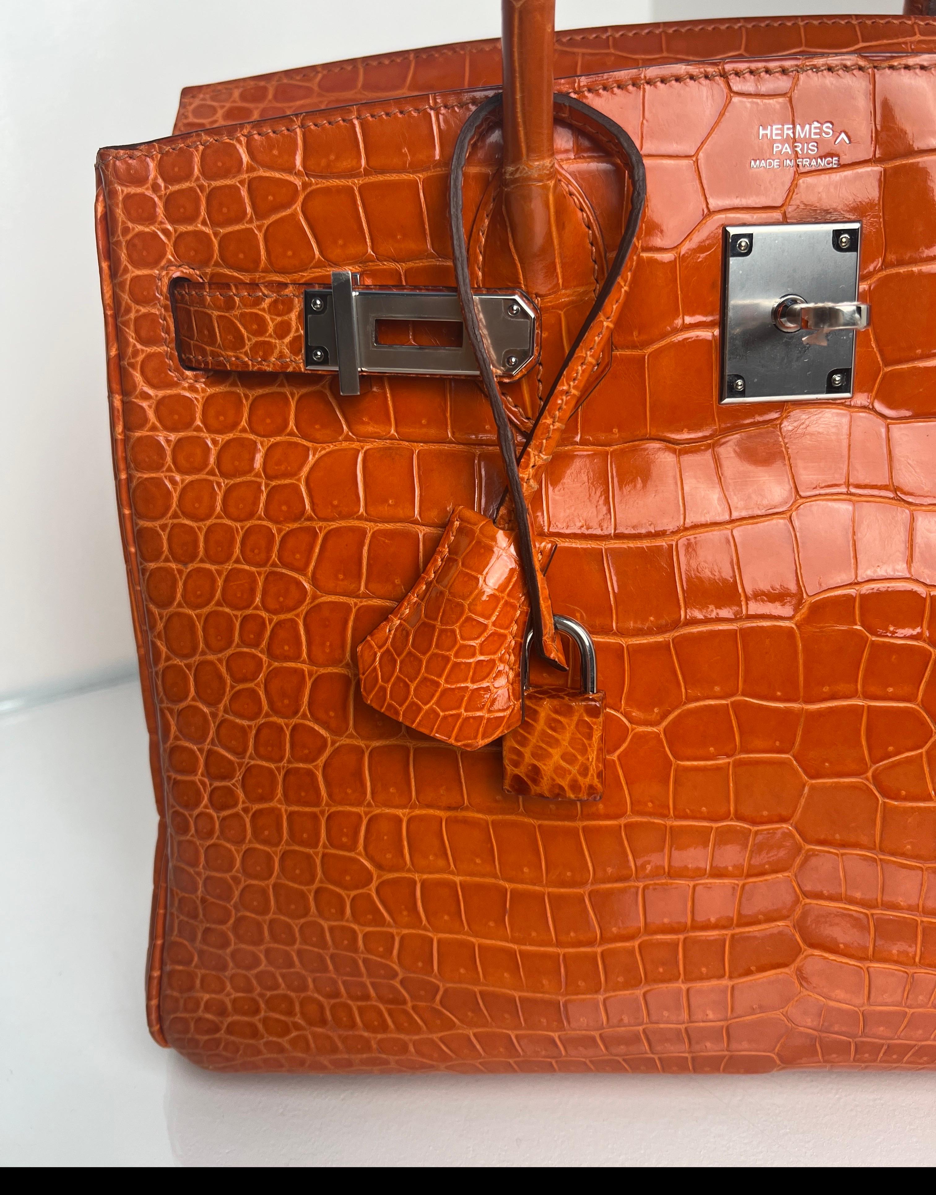Hermes Sac Birkin 30 en crocodile orange brillant Excellent état - En vente à Athens, GA