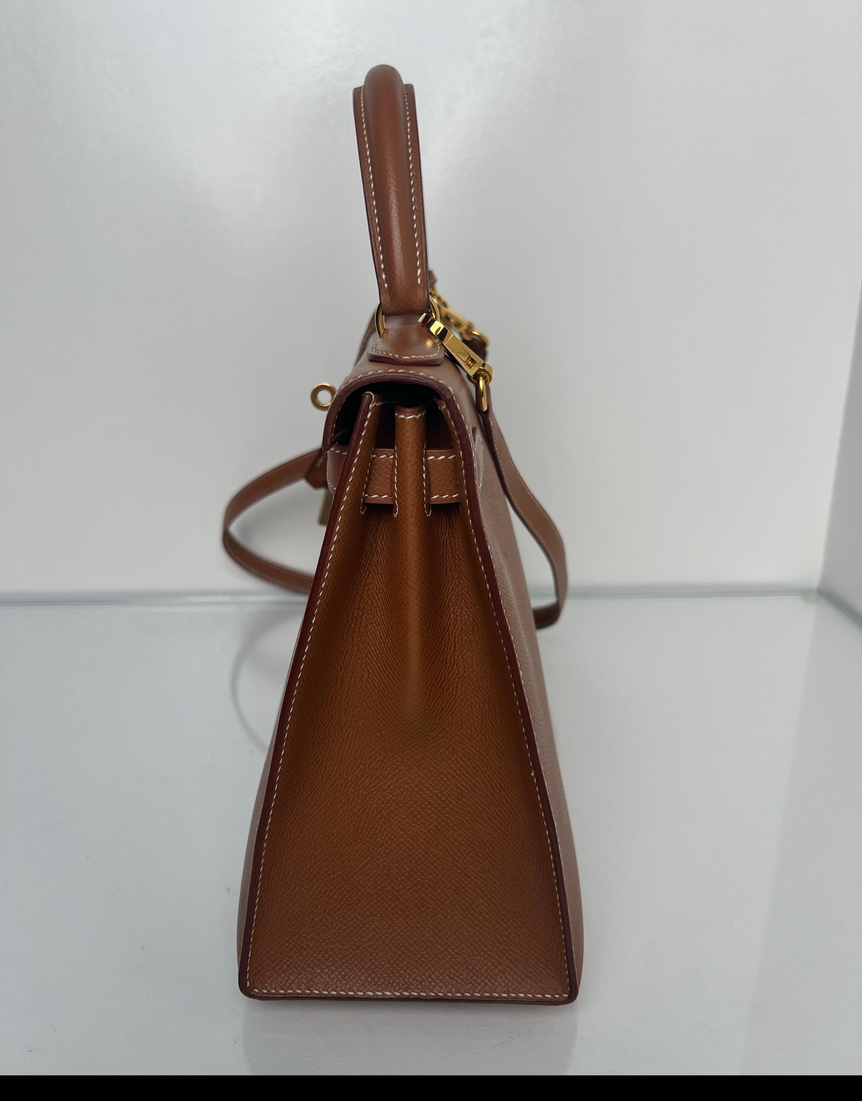 Sac Kelly 28 en or de Hermes Unisexe en vente