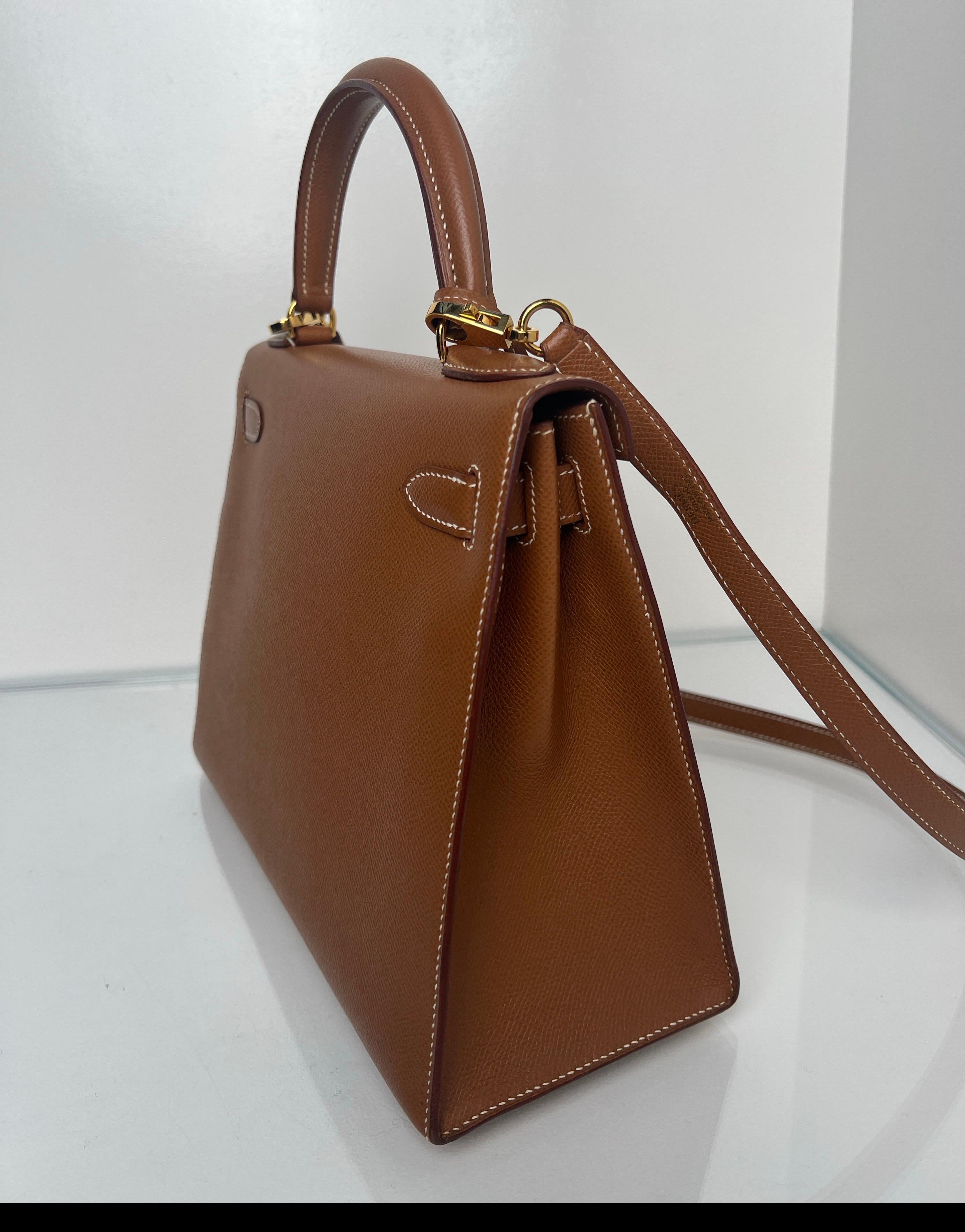 Sac Kelly 28 en or de Hermes en vente 2