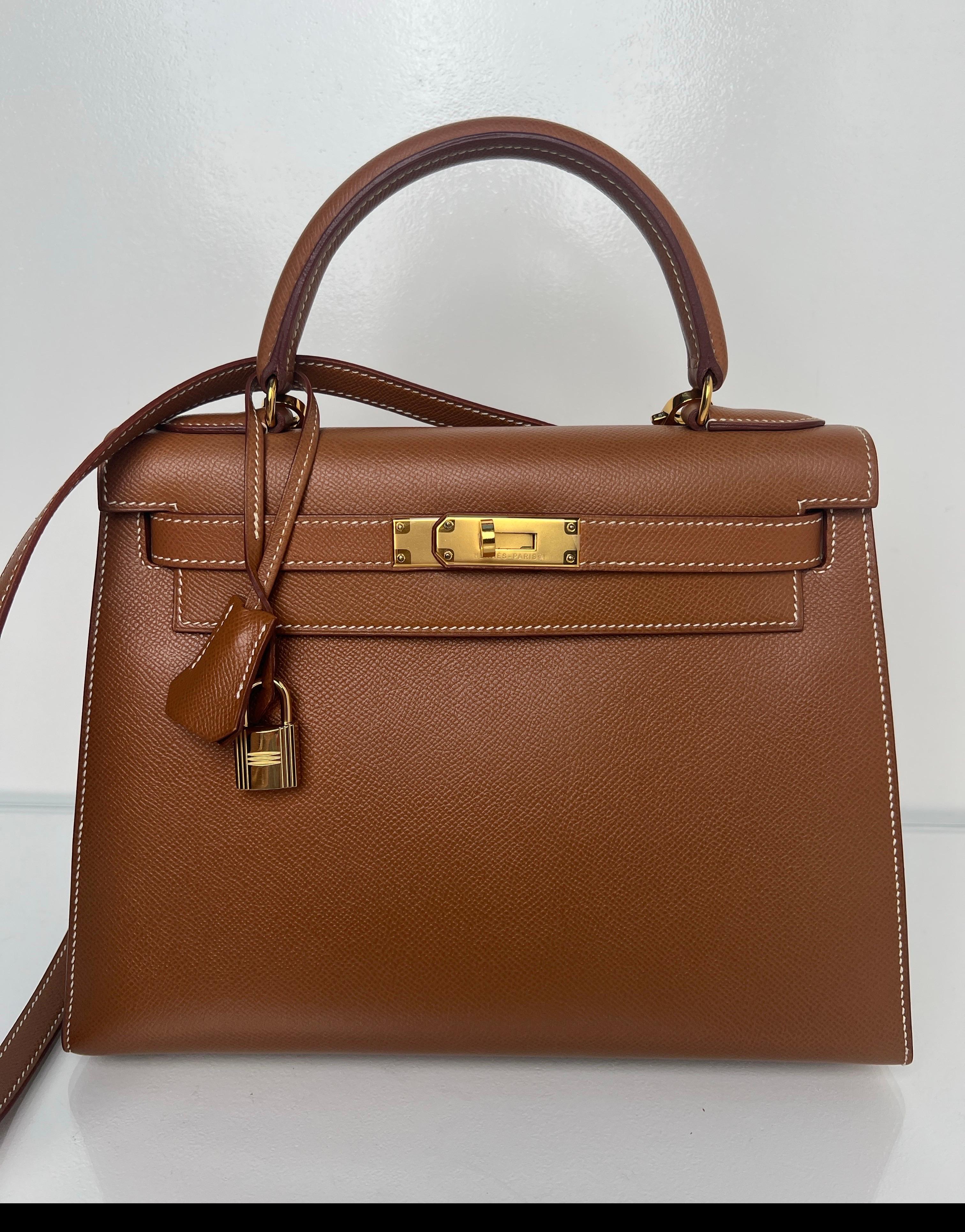 Sac Kelly 28 en or de Hermes en vente 5