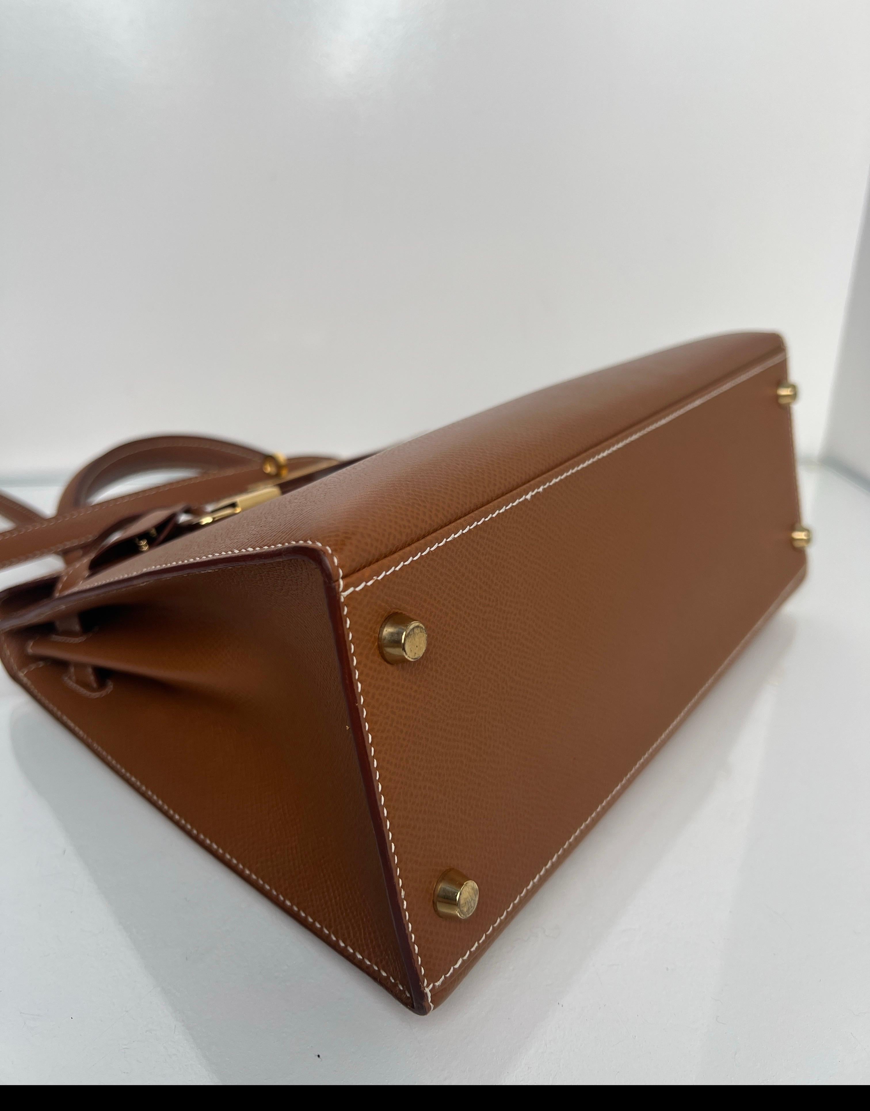 Sac Kelly 28 en or de Hermes en vente 7