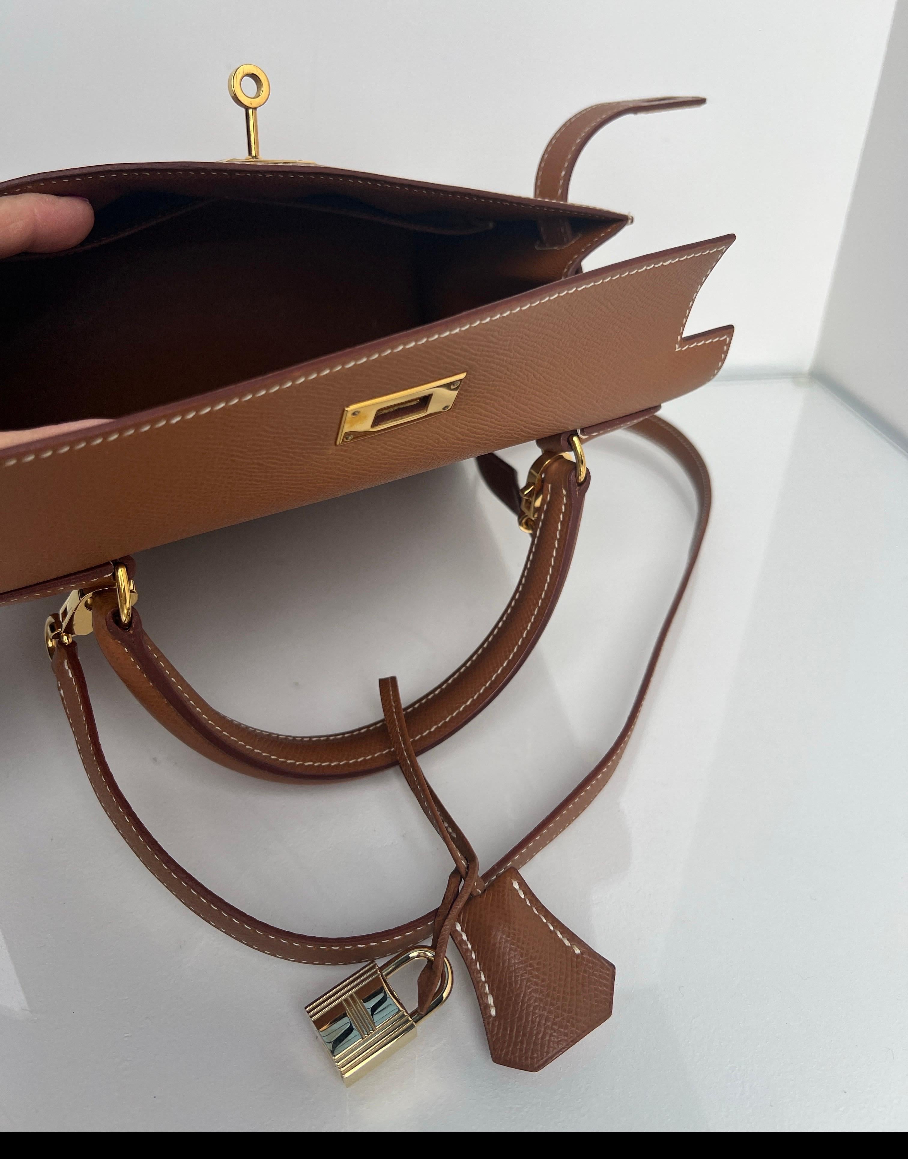 Sac Kelly 28 en or de Hermes en vente 11