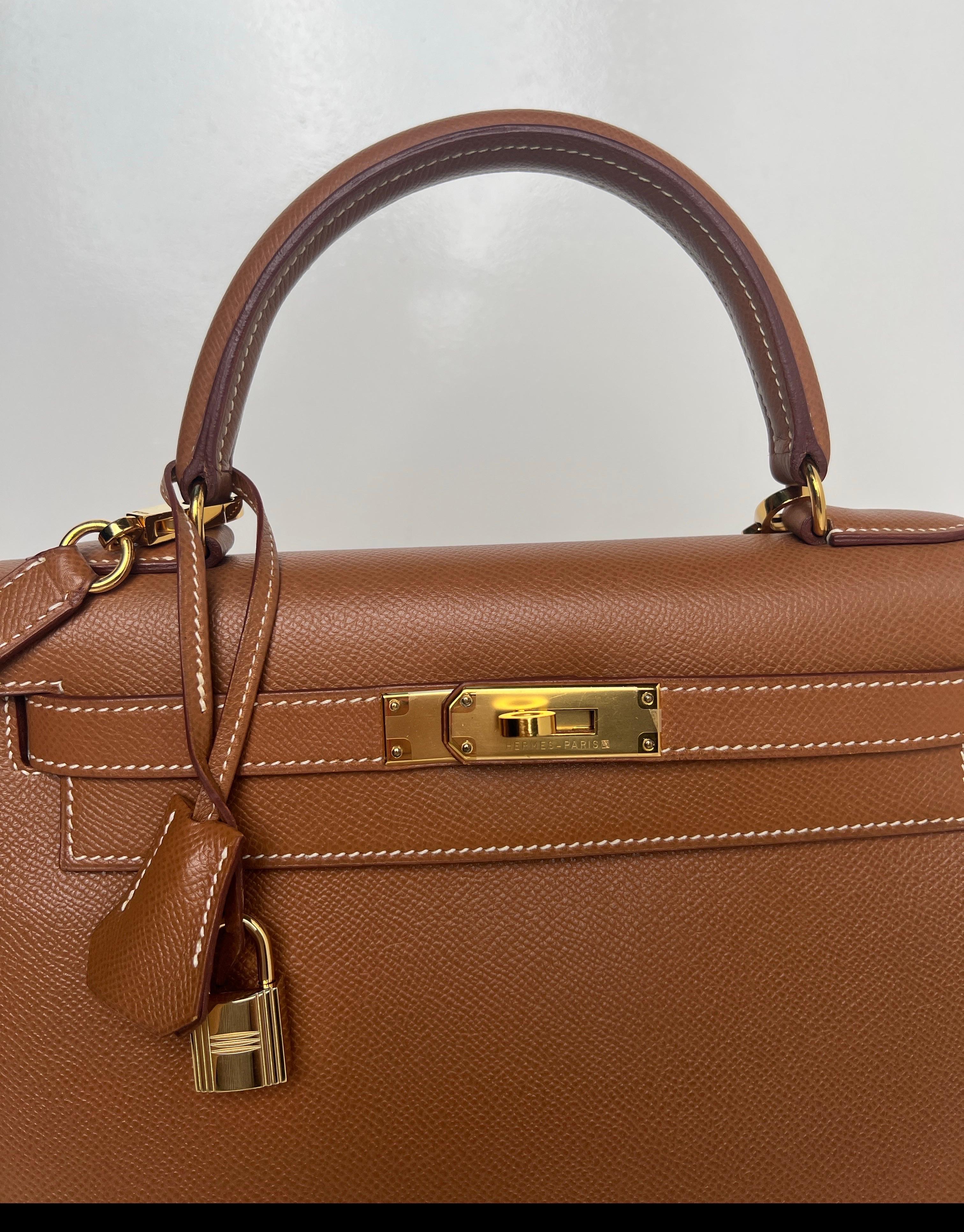 Sac Kelly 28 en or de Hermes en vente 13