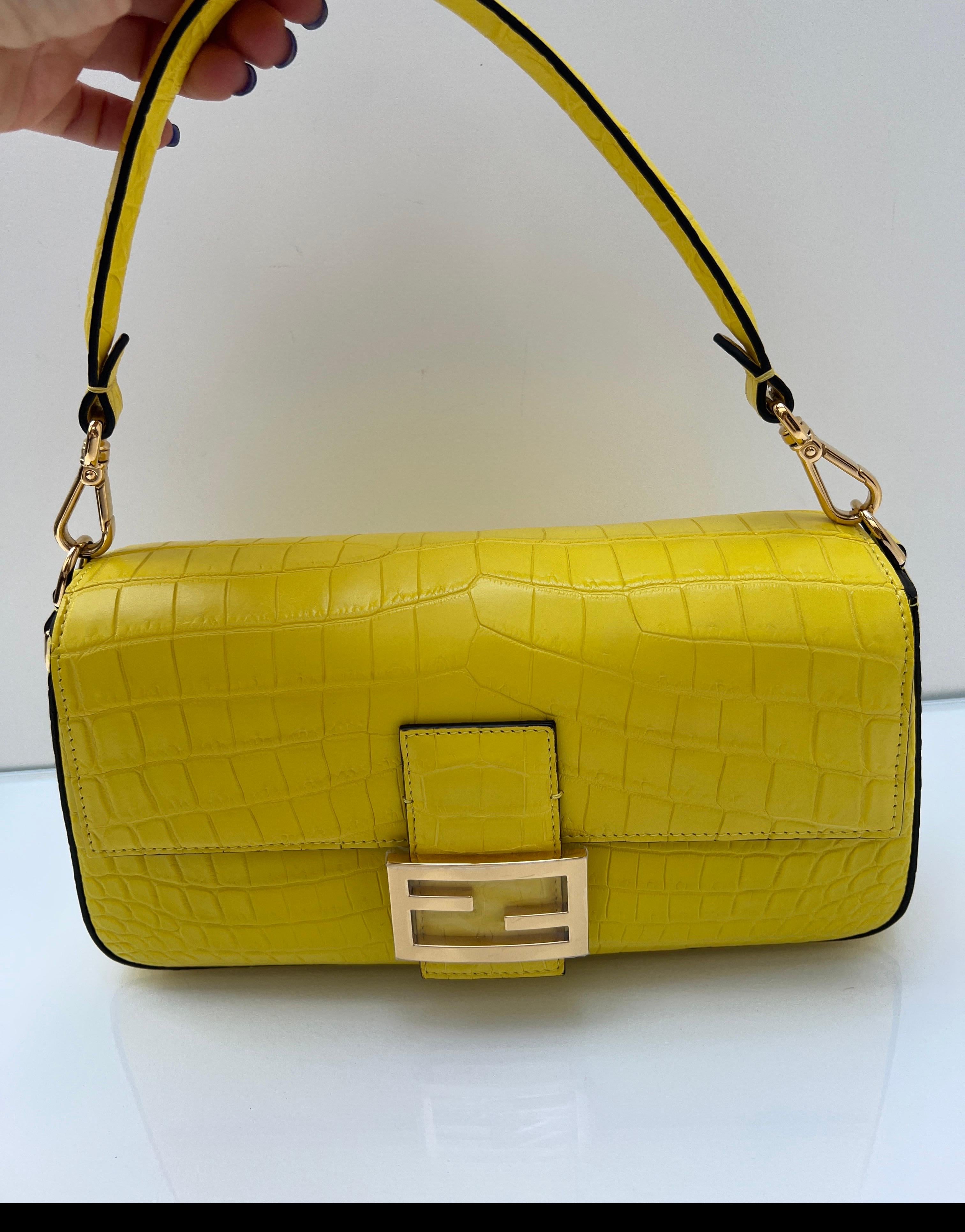 Fendi Chartreuse Exotic Baguette Hardware Oro in vendita 2
