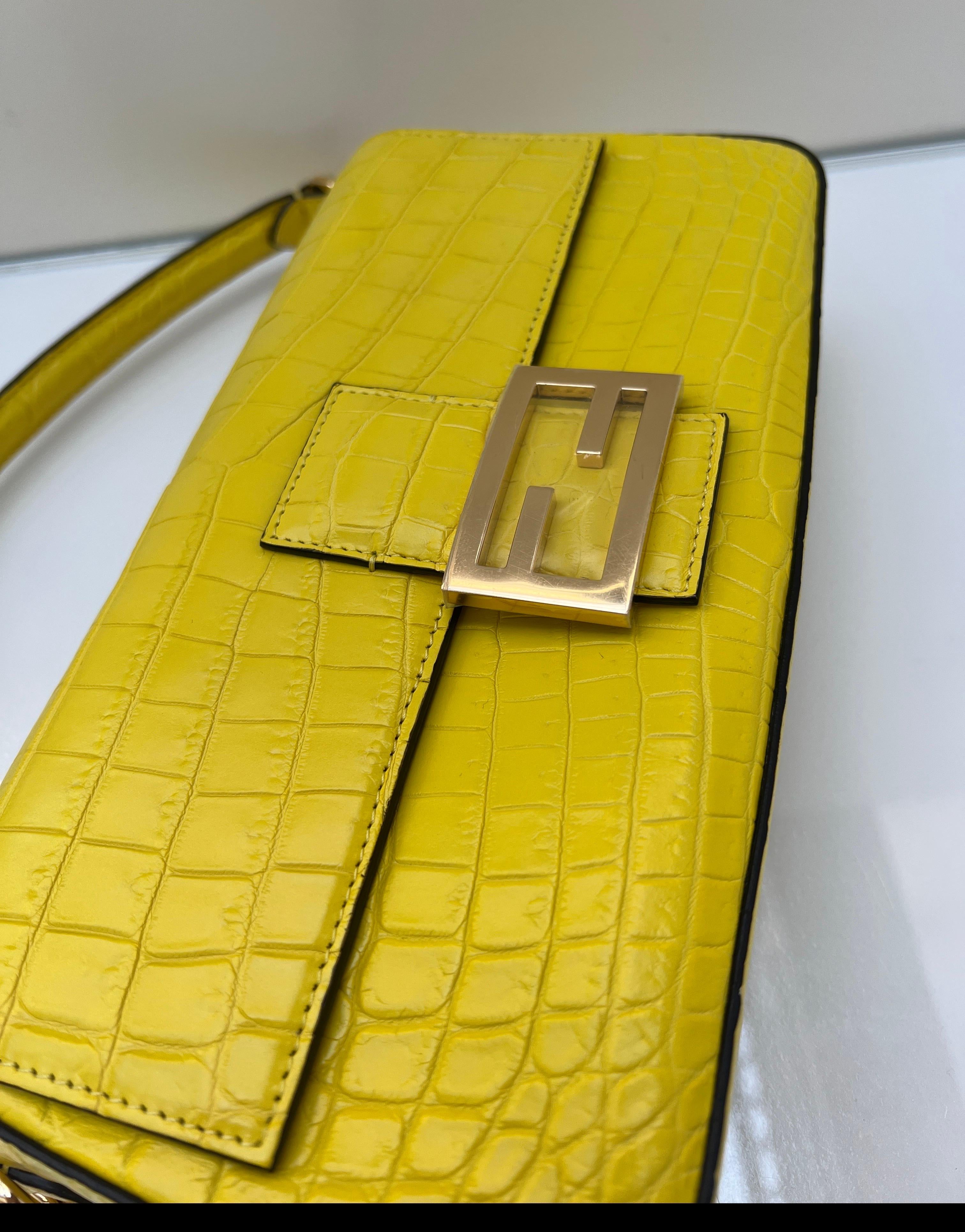 Fendi Chartreuse Exotic Baguette Hardware Oro in vendita 4