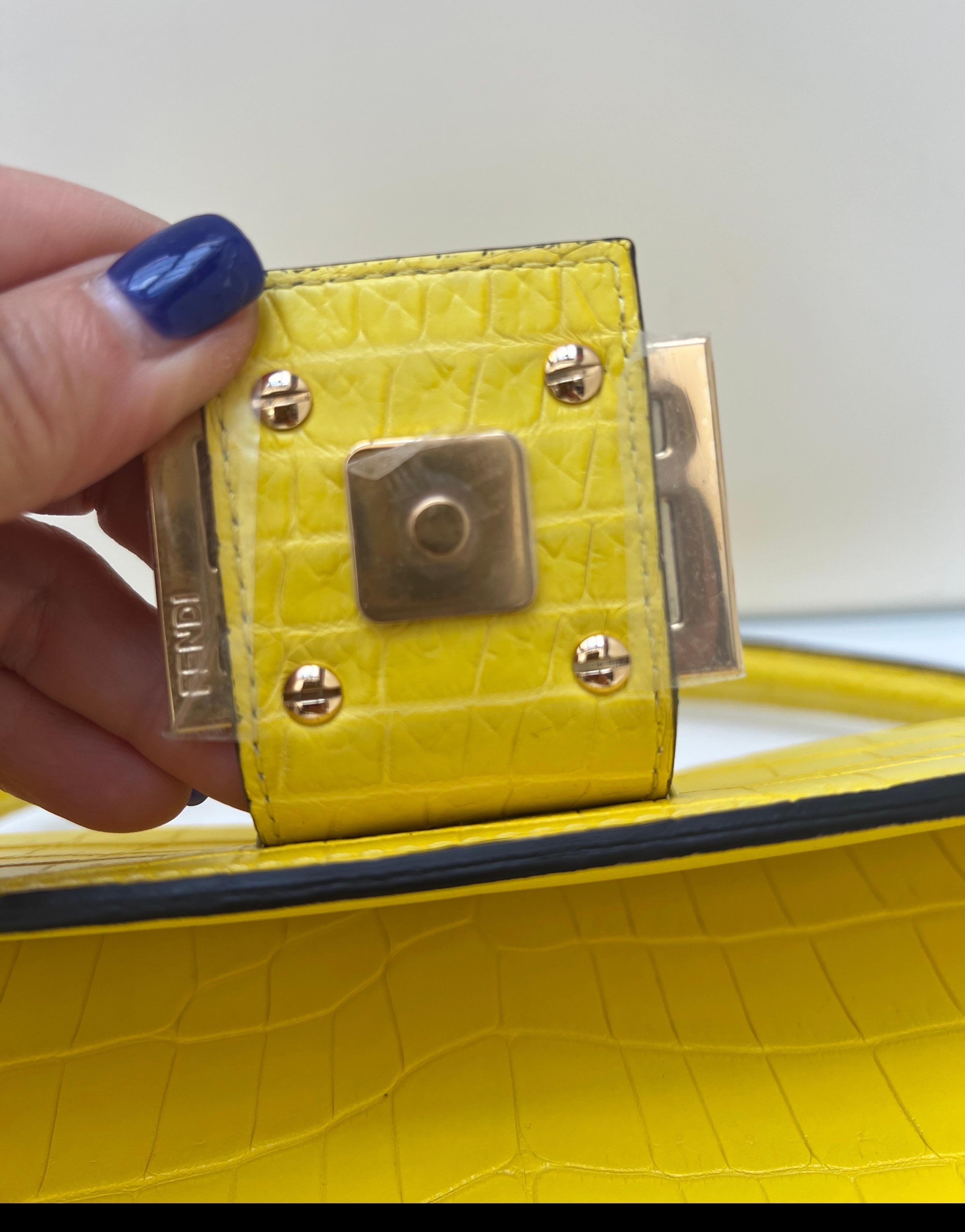 Fendi Chartreuse Exotic Baguette Hardware Oro in vendita 6