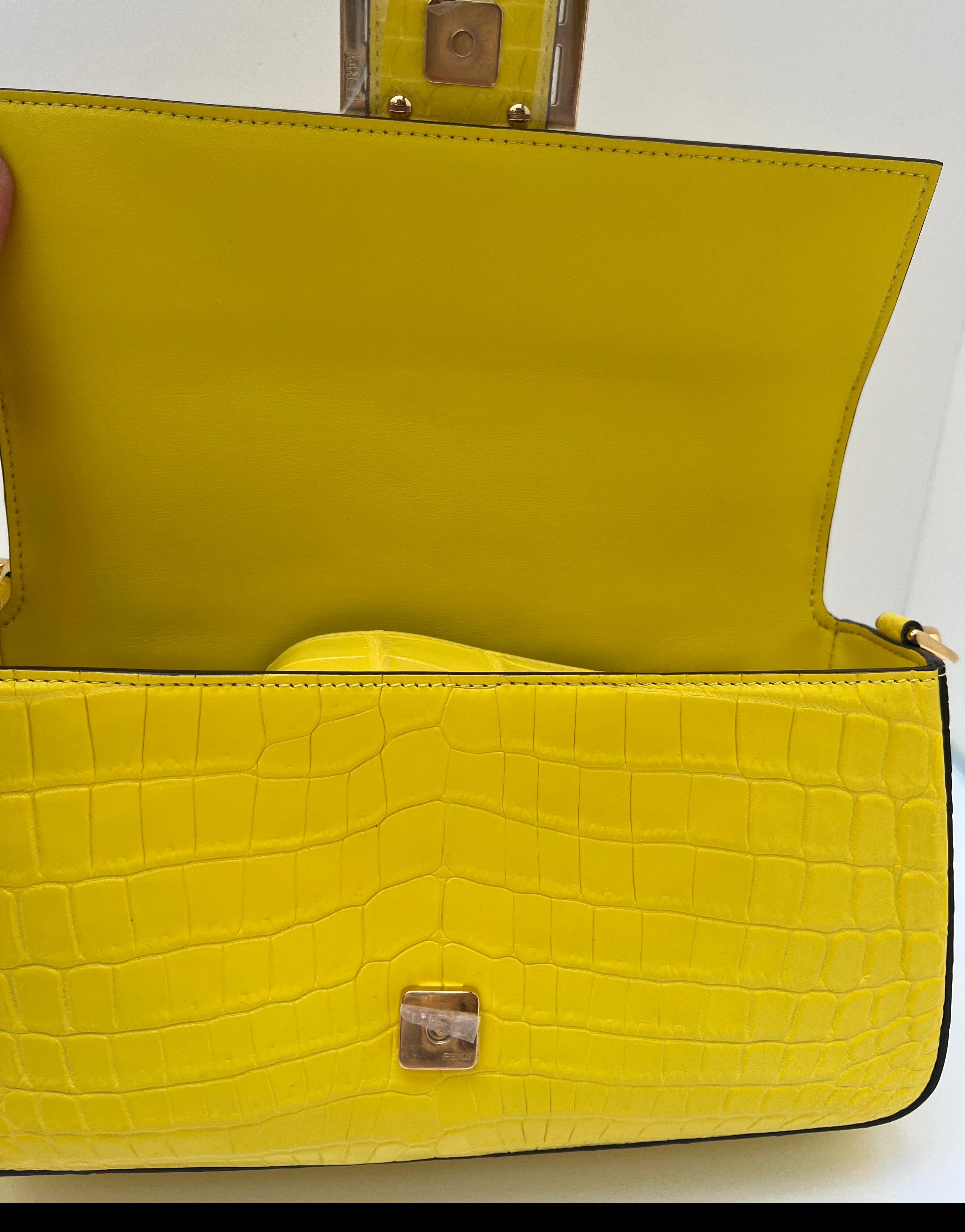 Fendi Chartreuse Exotic Baguette Hardware Oro in vendita 7
