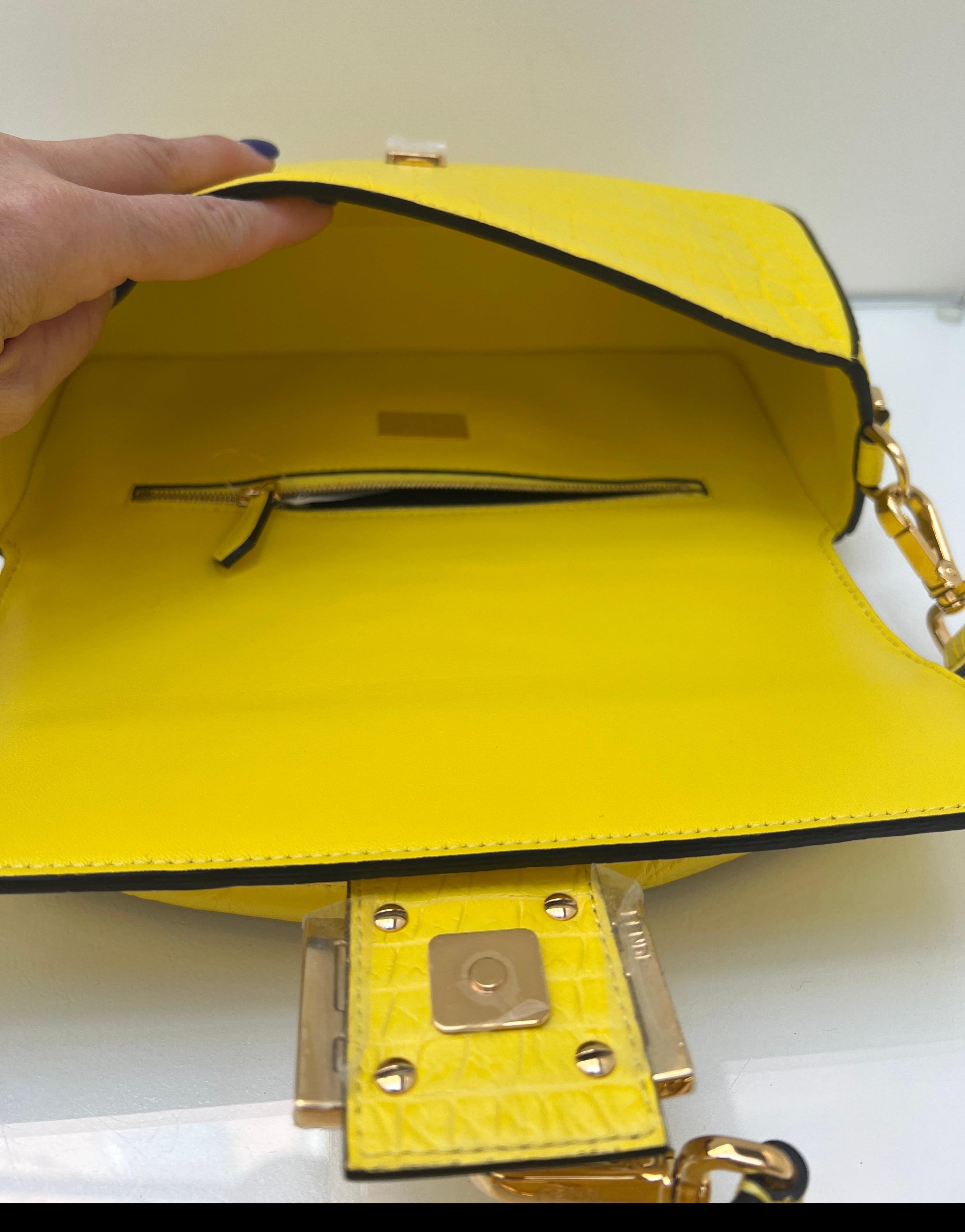 Fendi Chartreuse Exotic Baguette Hardware Oro in vendita 8