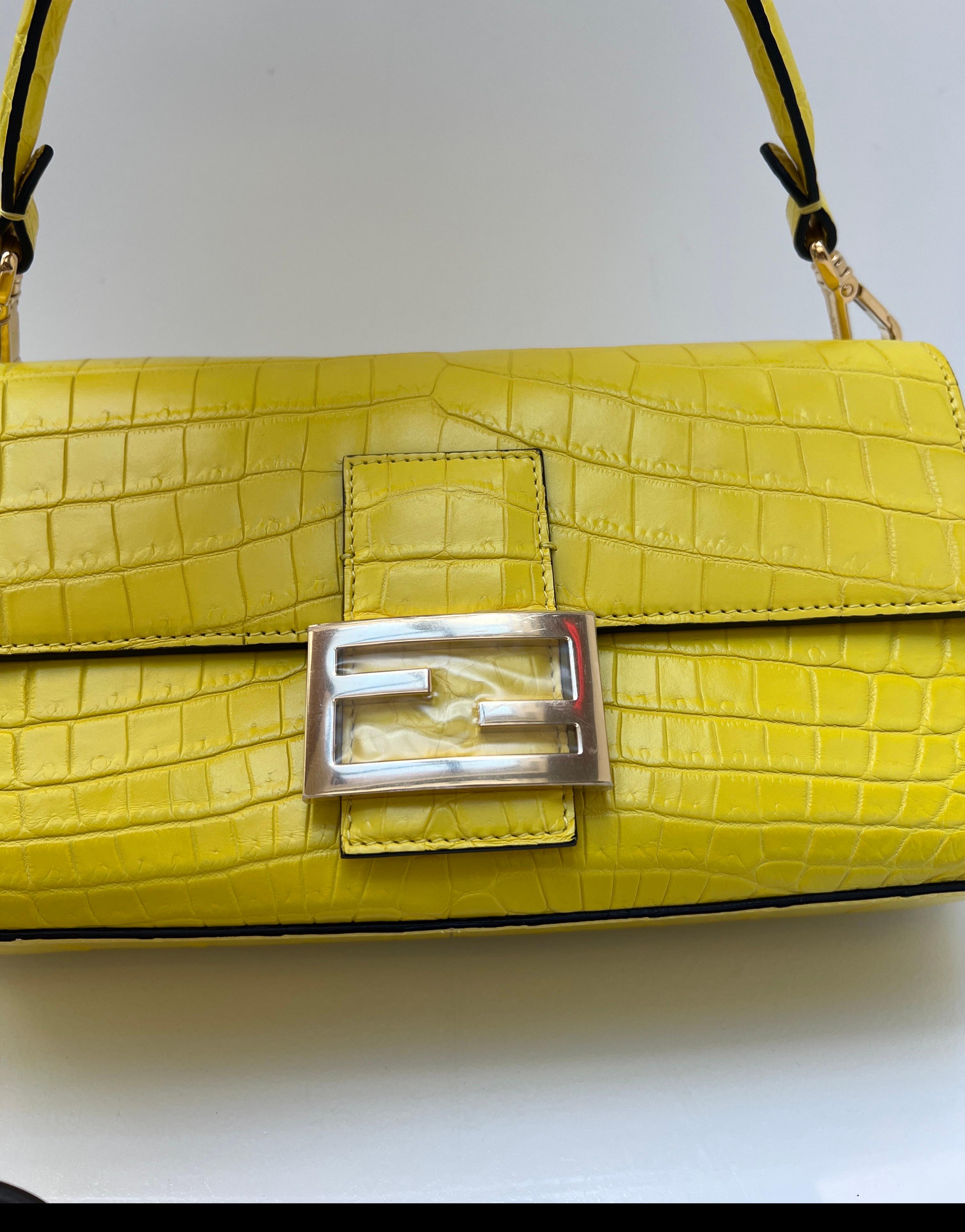 Fendi Chartreuse Exotic Baguette Hardware Oro in vendita 12