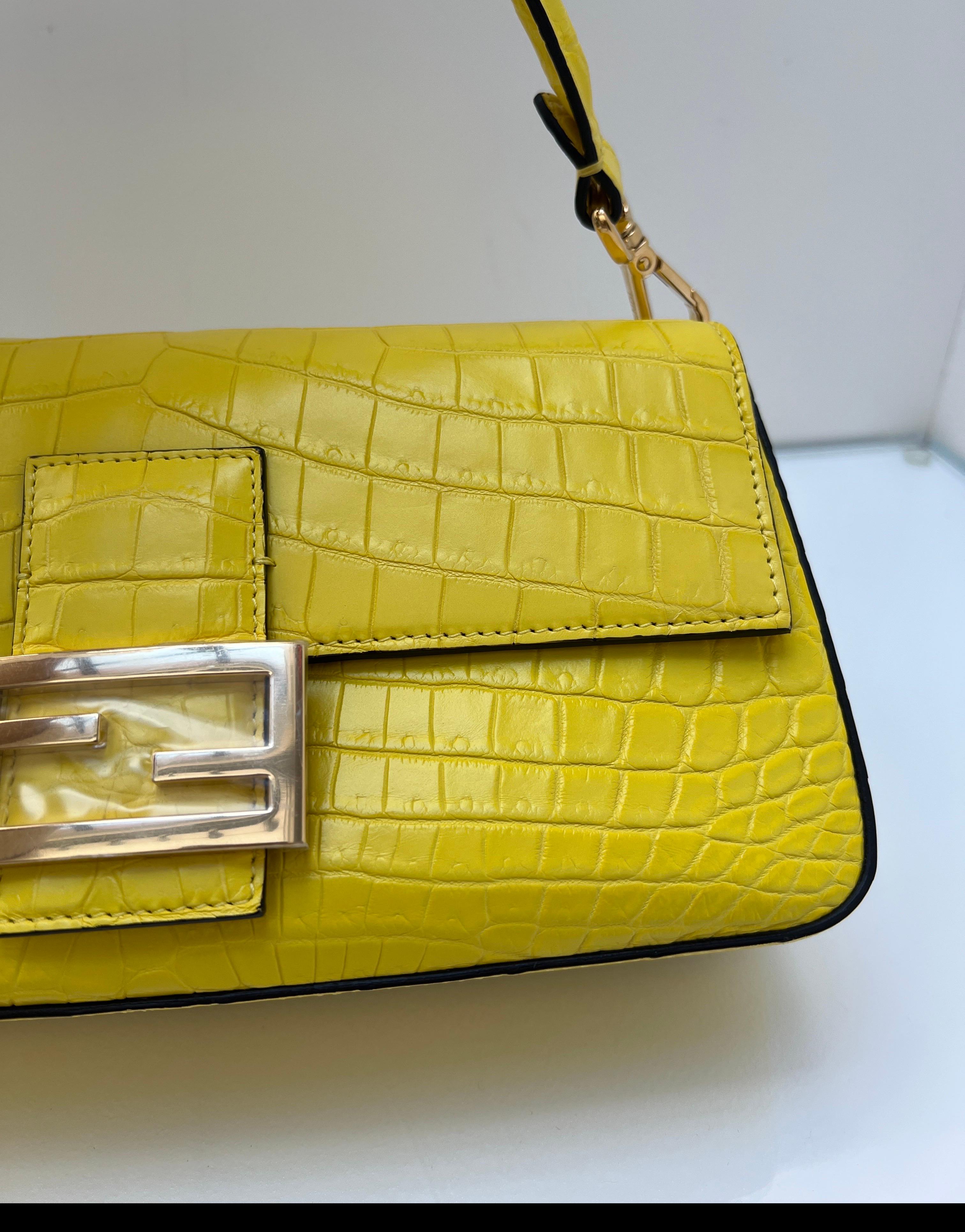 Fendi Chartreuse Exotic Baguette Hardware Oro in vendita 13