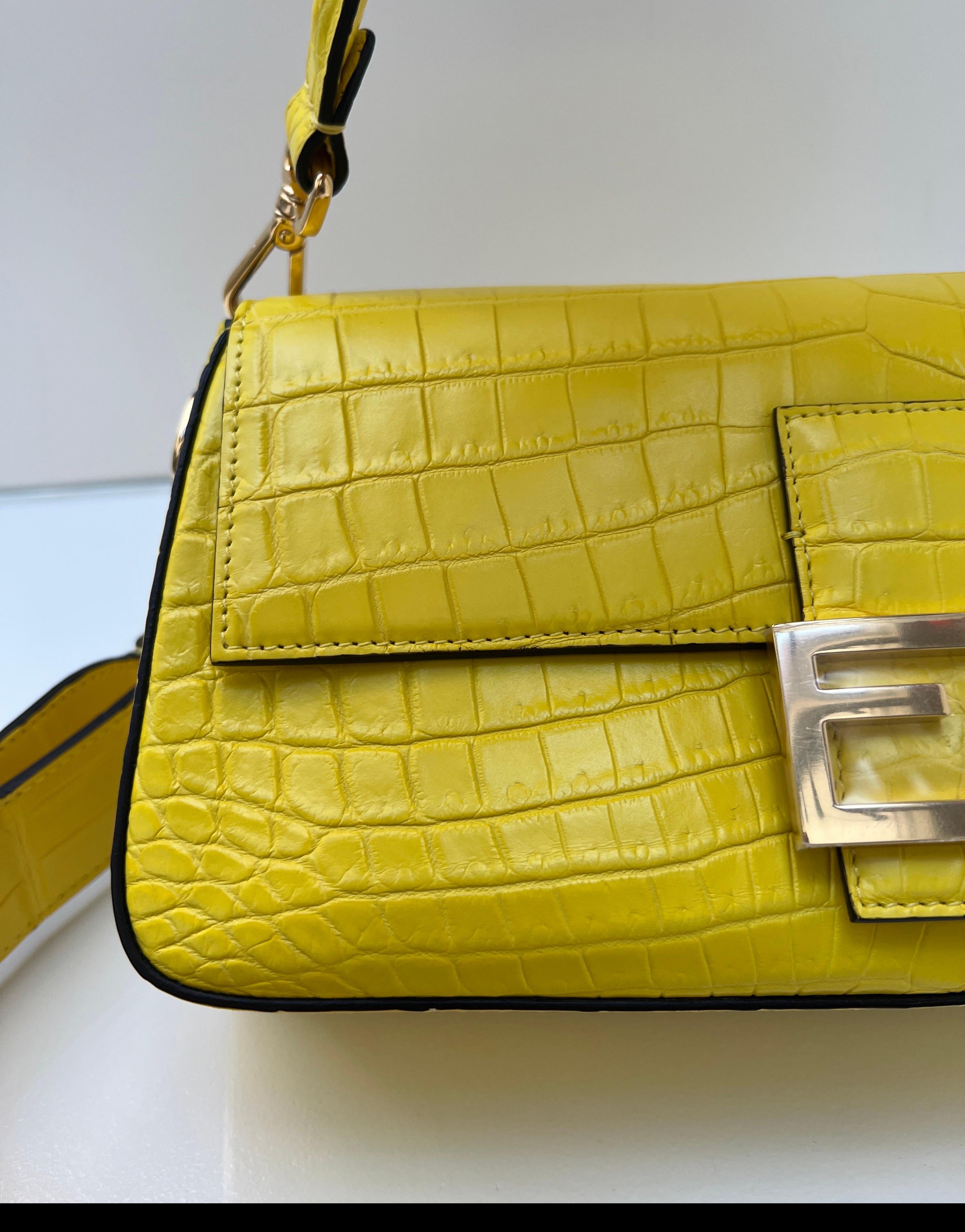Fendi Chartreuse Exotic Baguette Hardware Oro in vendita 14