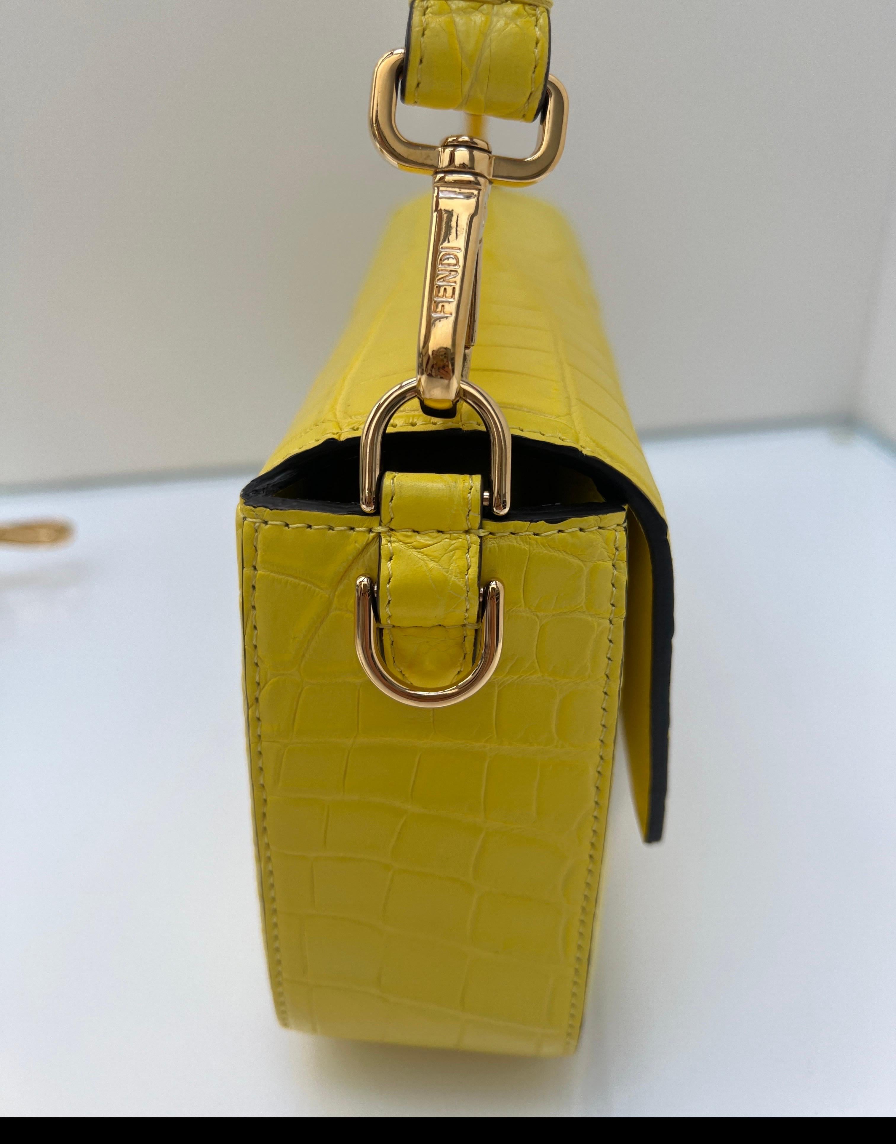 Fendi Chartreuse Exotic Baguette Hardware Oro in vendita 15