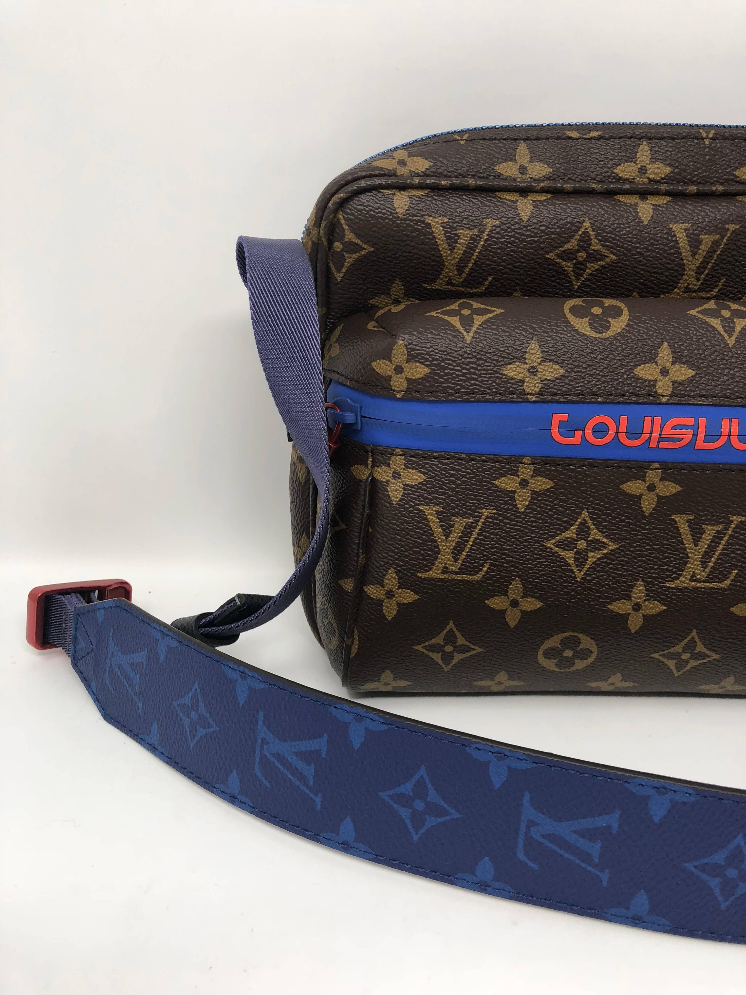 louis vuitton messenger monogram outdoor pm brown blue