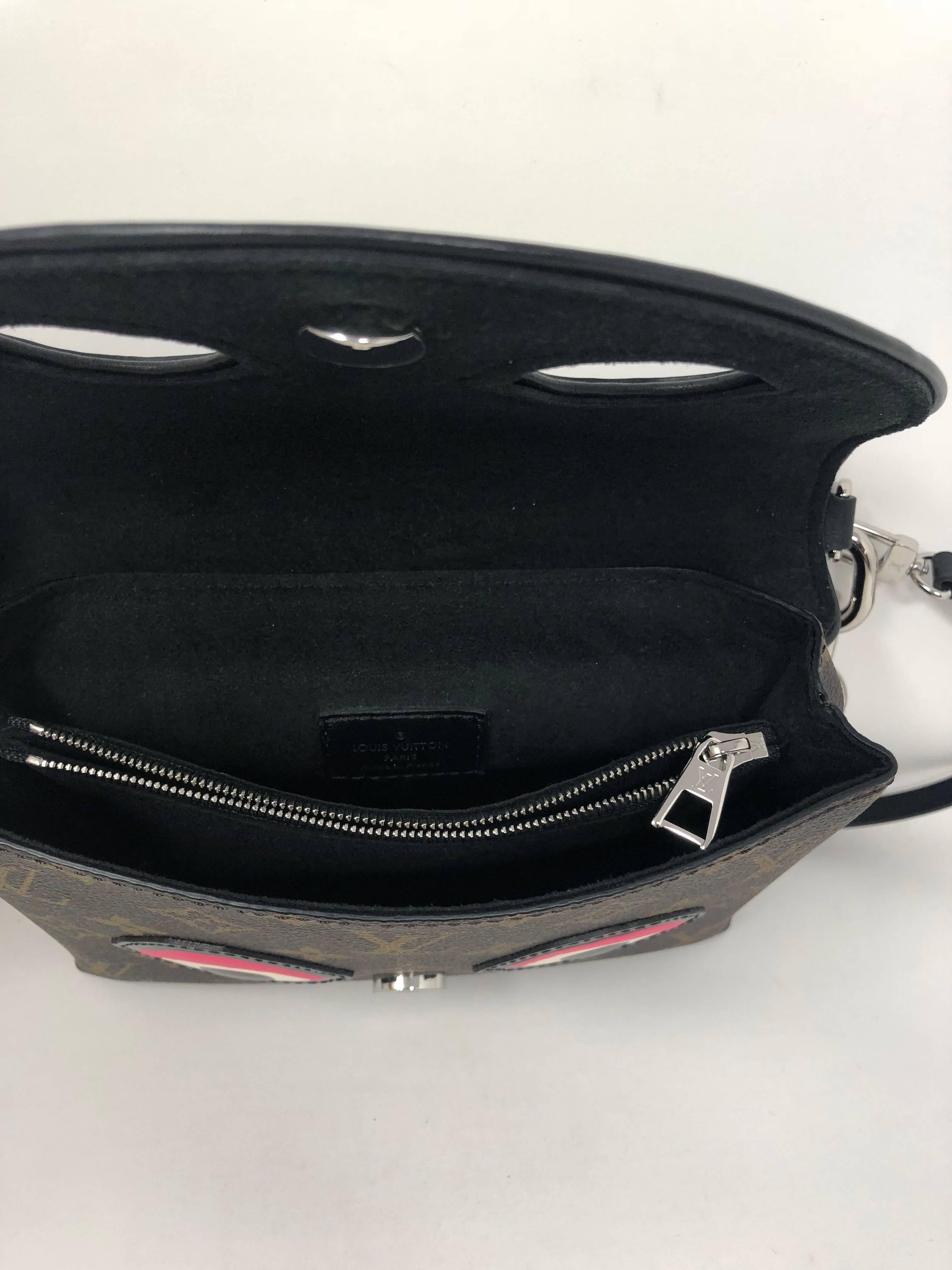Louis Vuitton Kabuki Cruise 2018 Pochette In New Condition In Athens, GA