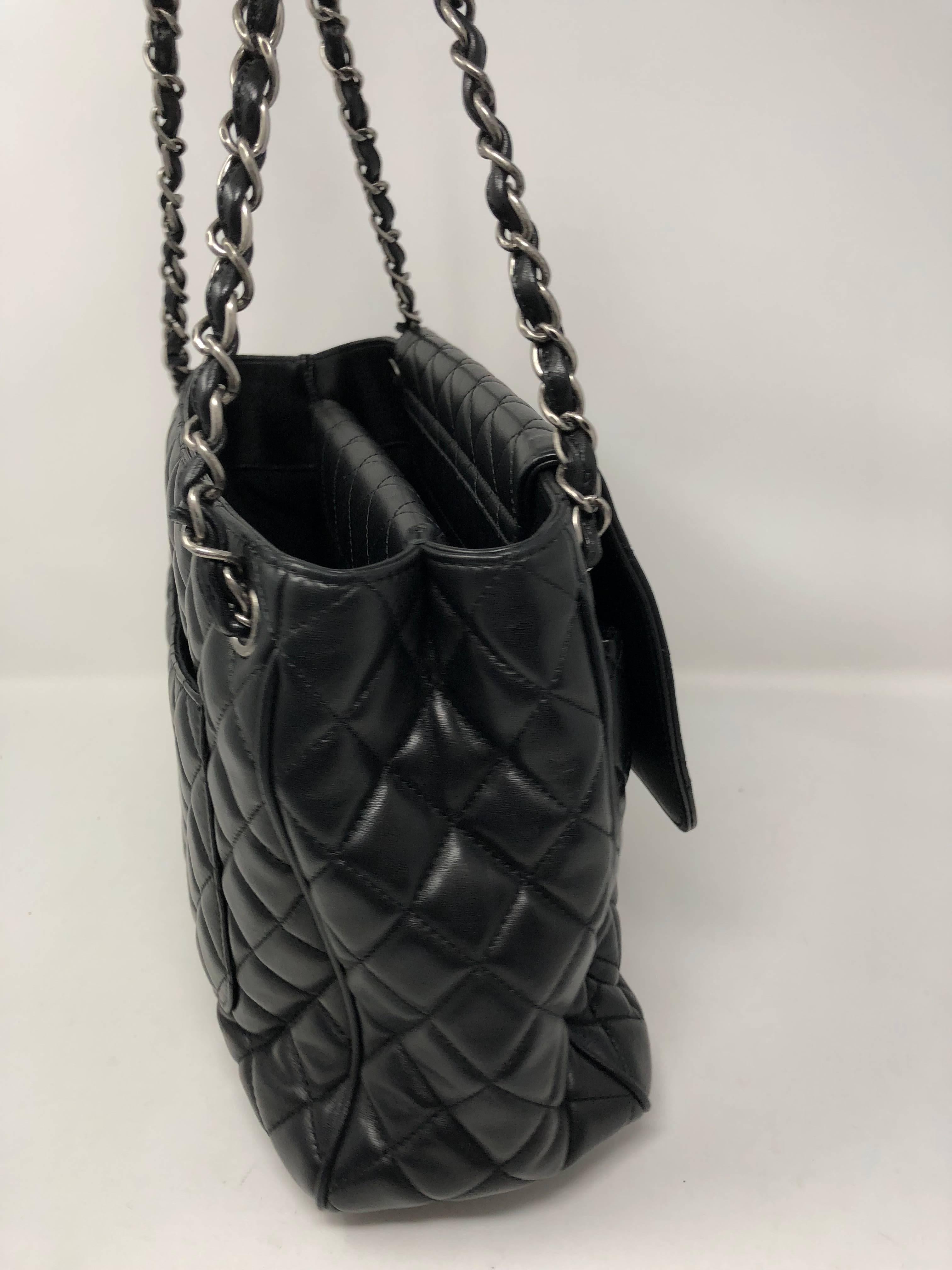 Women's or Men's Chanel Black Lambskin Tote