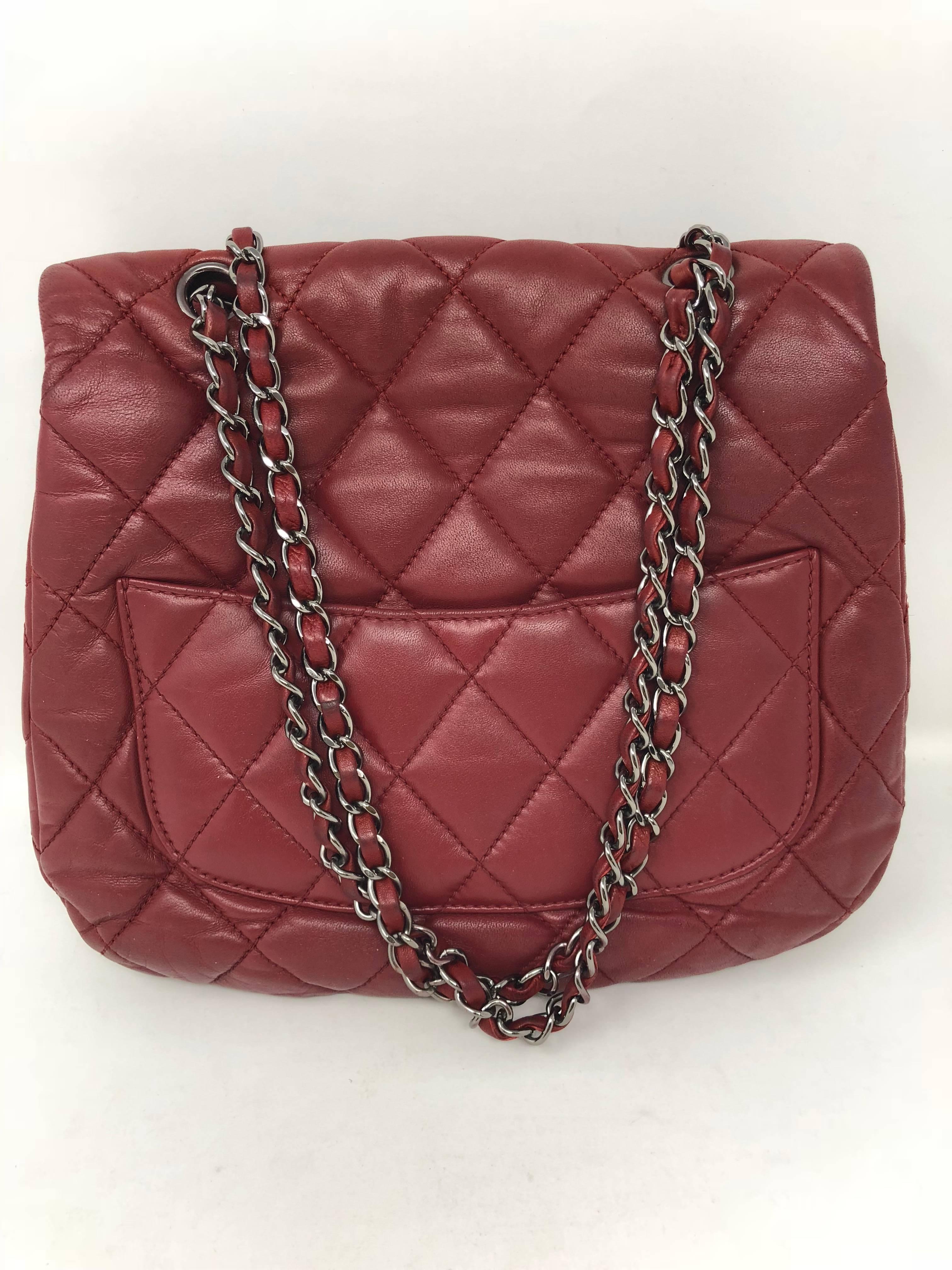 Chanel Rote Blasenledertasche für Damen oder Herren