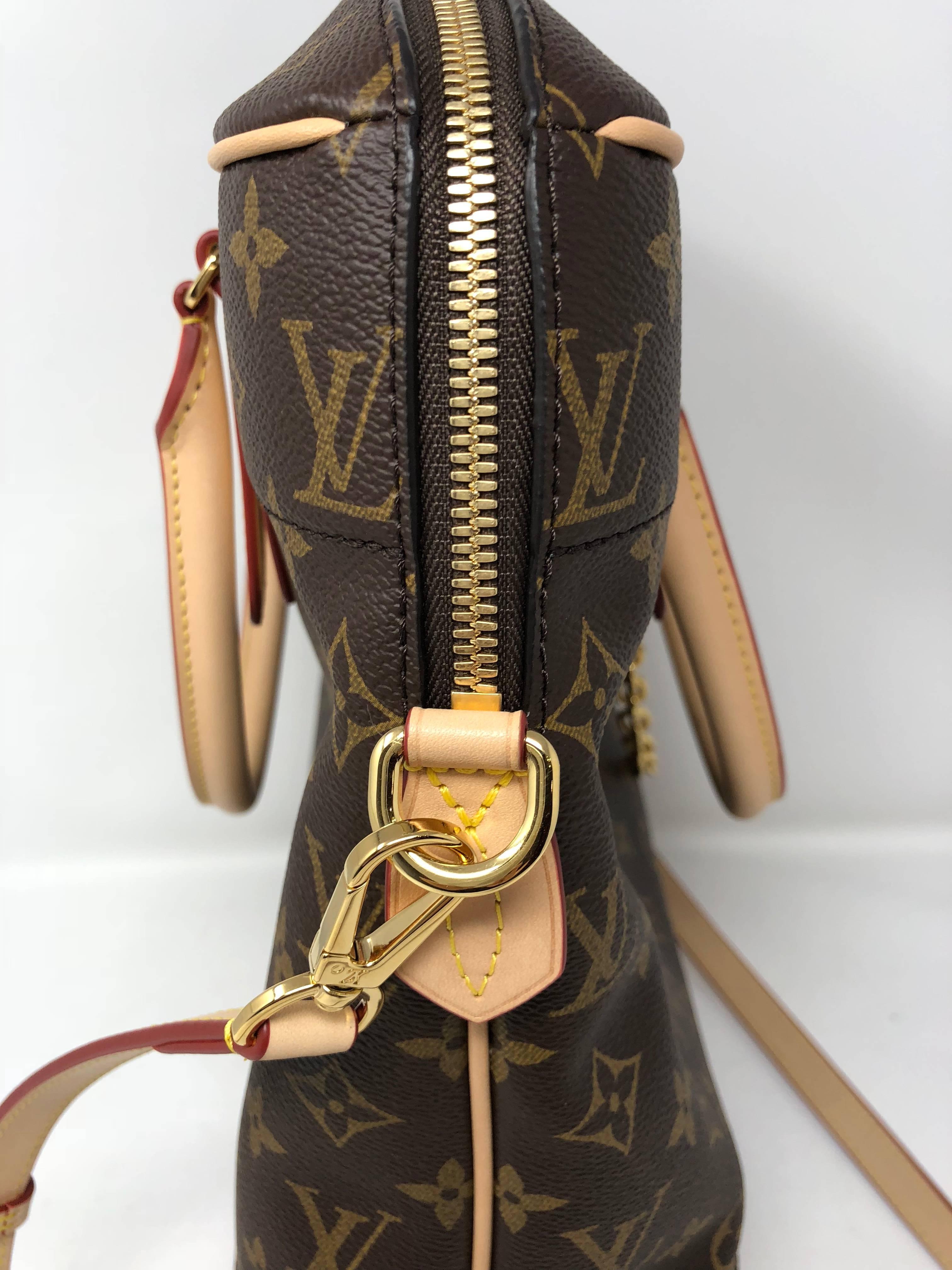 Louis Vuitton Carry All MM Monogram Bag In New Condition In Athens, GA