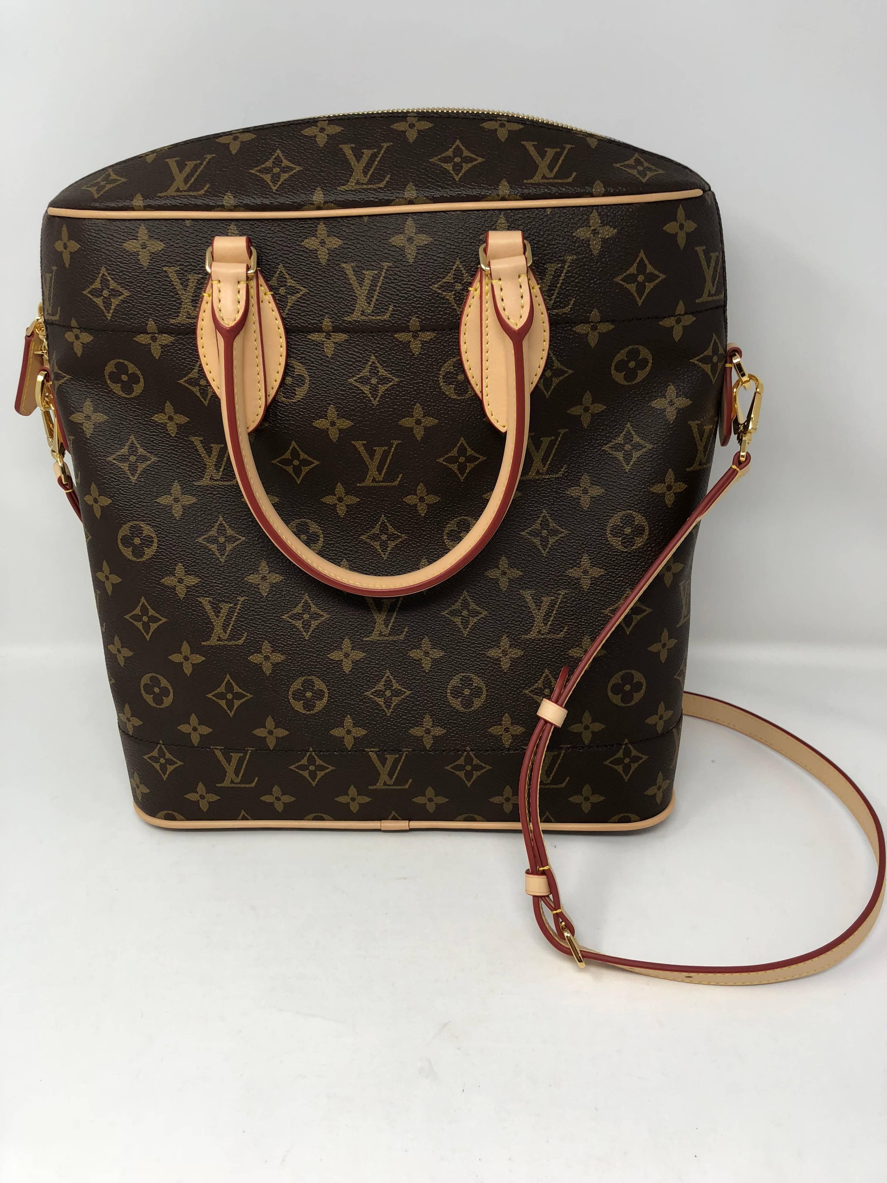 Louis Vuitton Carry All MM Monogram Bag In New Condition In Athens, GA