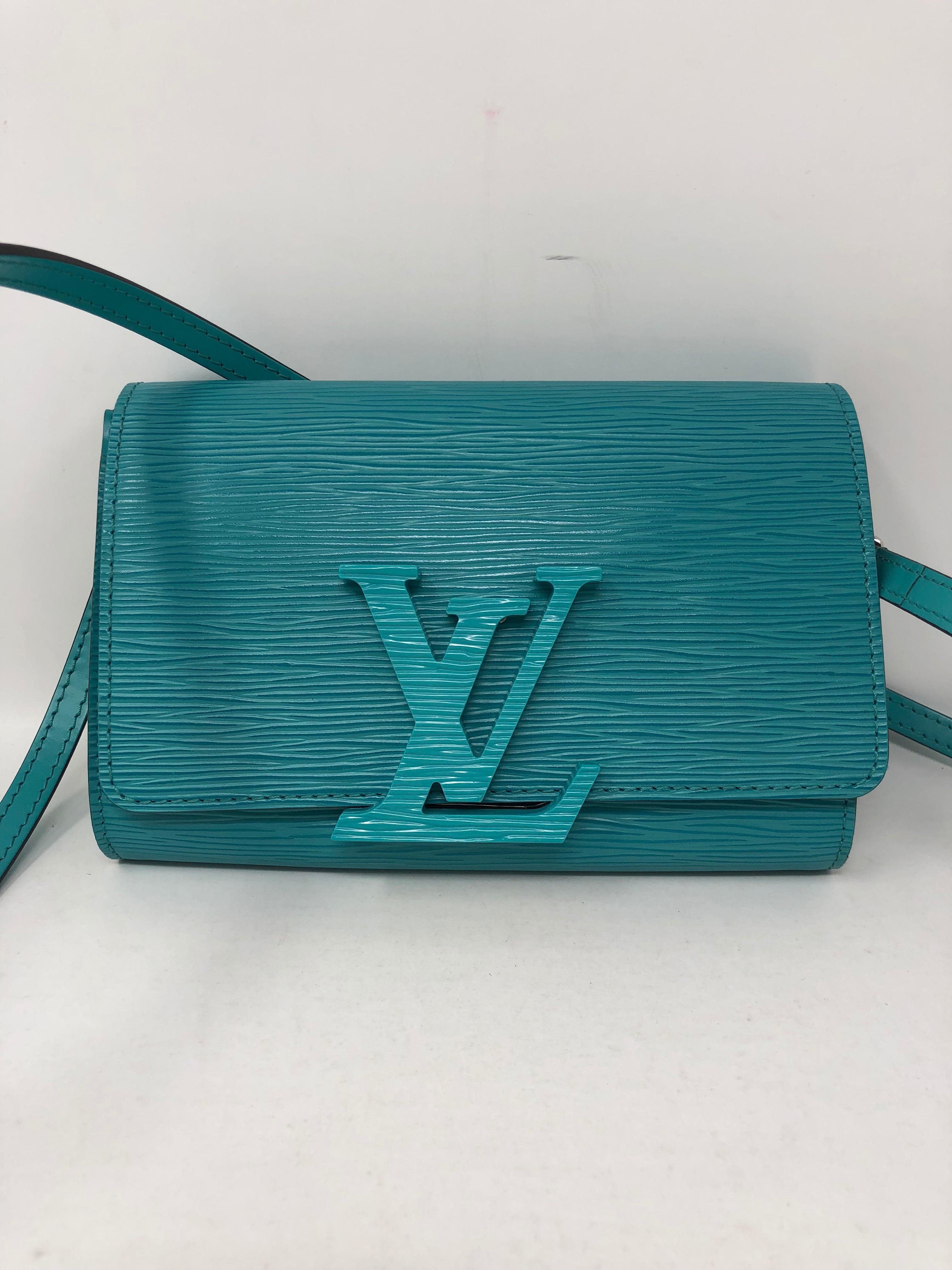 Louis Vuitton Epi Pochette Louise PM Turquoise 3