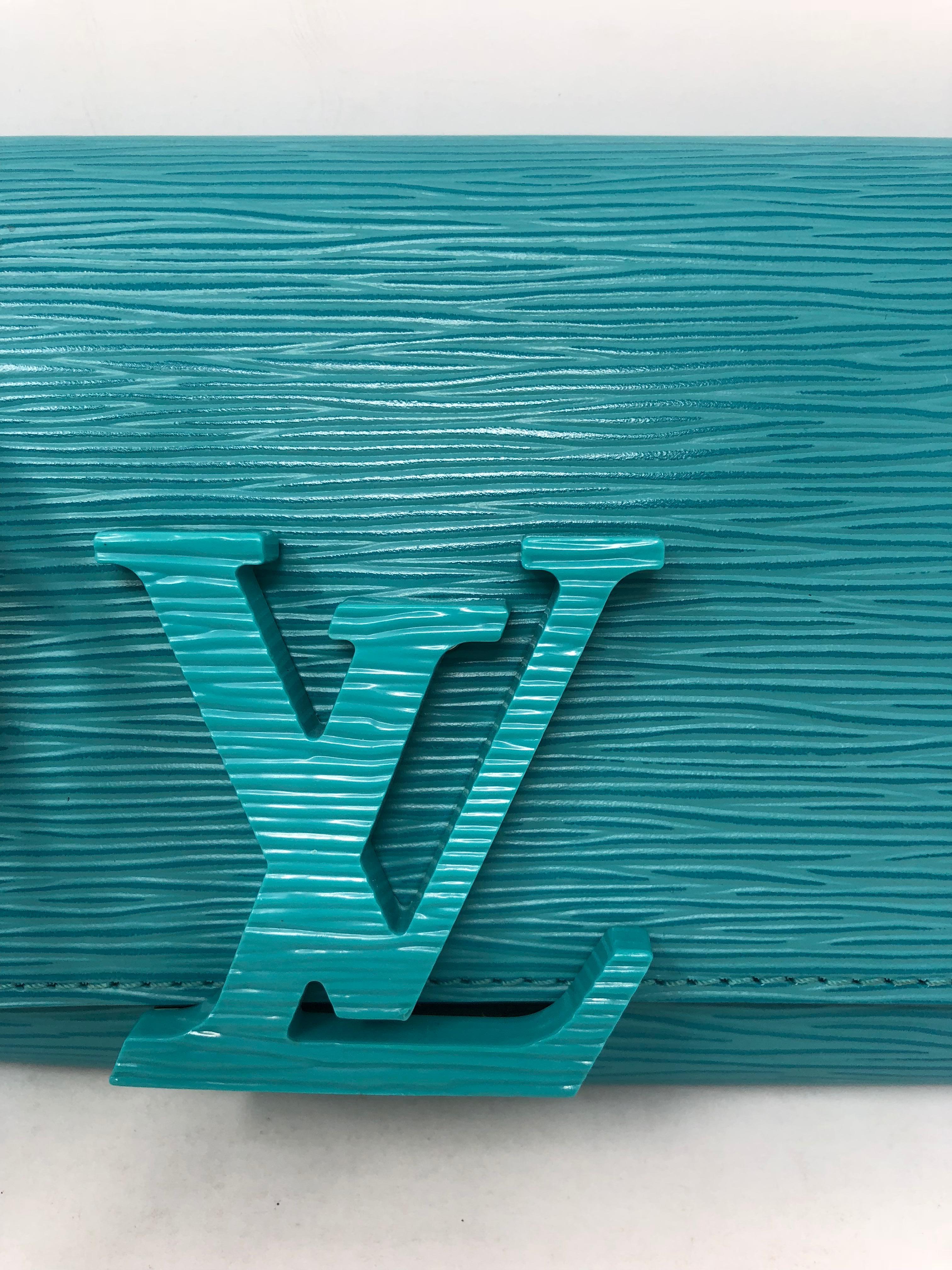 Louis Vuitton Epi Pochette Louise PM Turquoise In Excellent Condition In Athens, GA