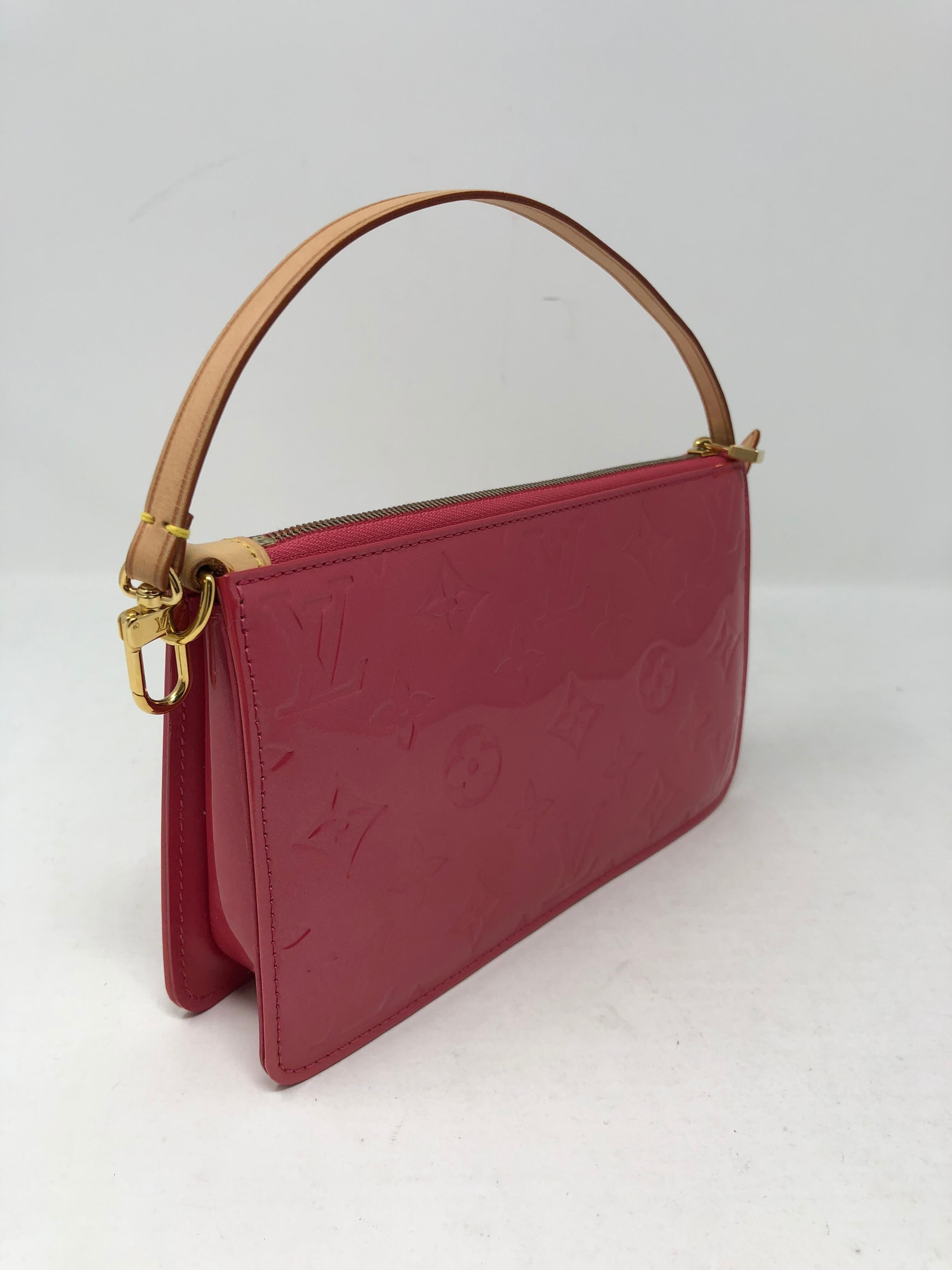 Louis Vuitton Lexington Pink Vernis Pochette In Excellent Condition In Athens, GA