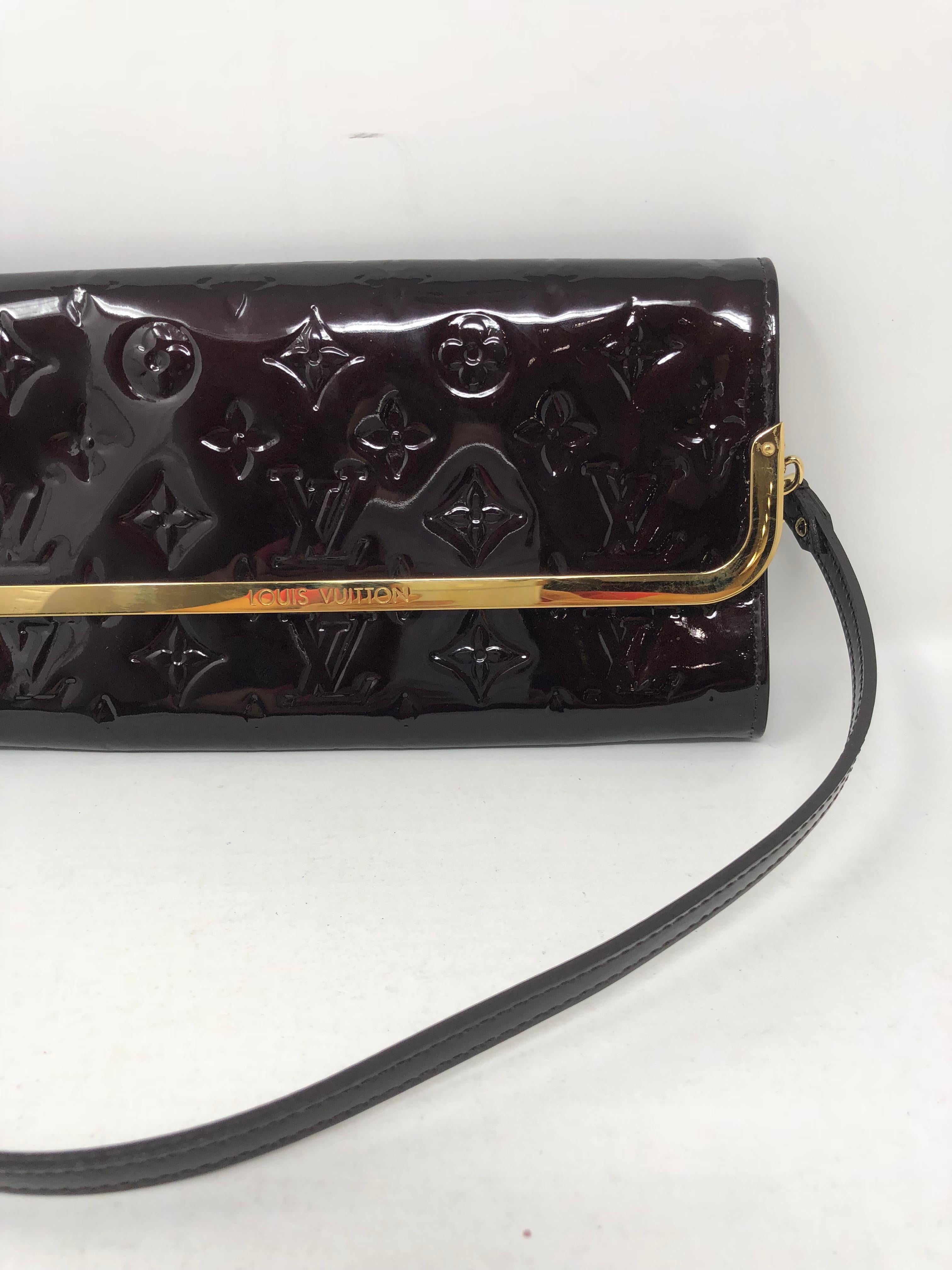 lv vernis clutch