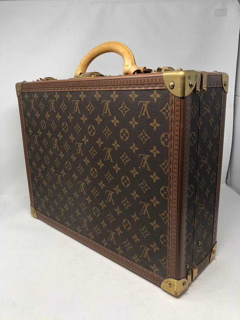 Lot - VINTAGE LOUIS VUITTON HARD-SIDED SUITCASE Exterior with