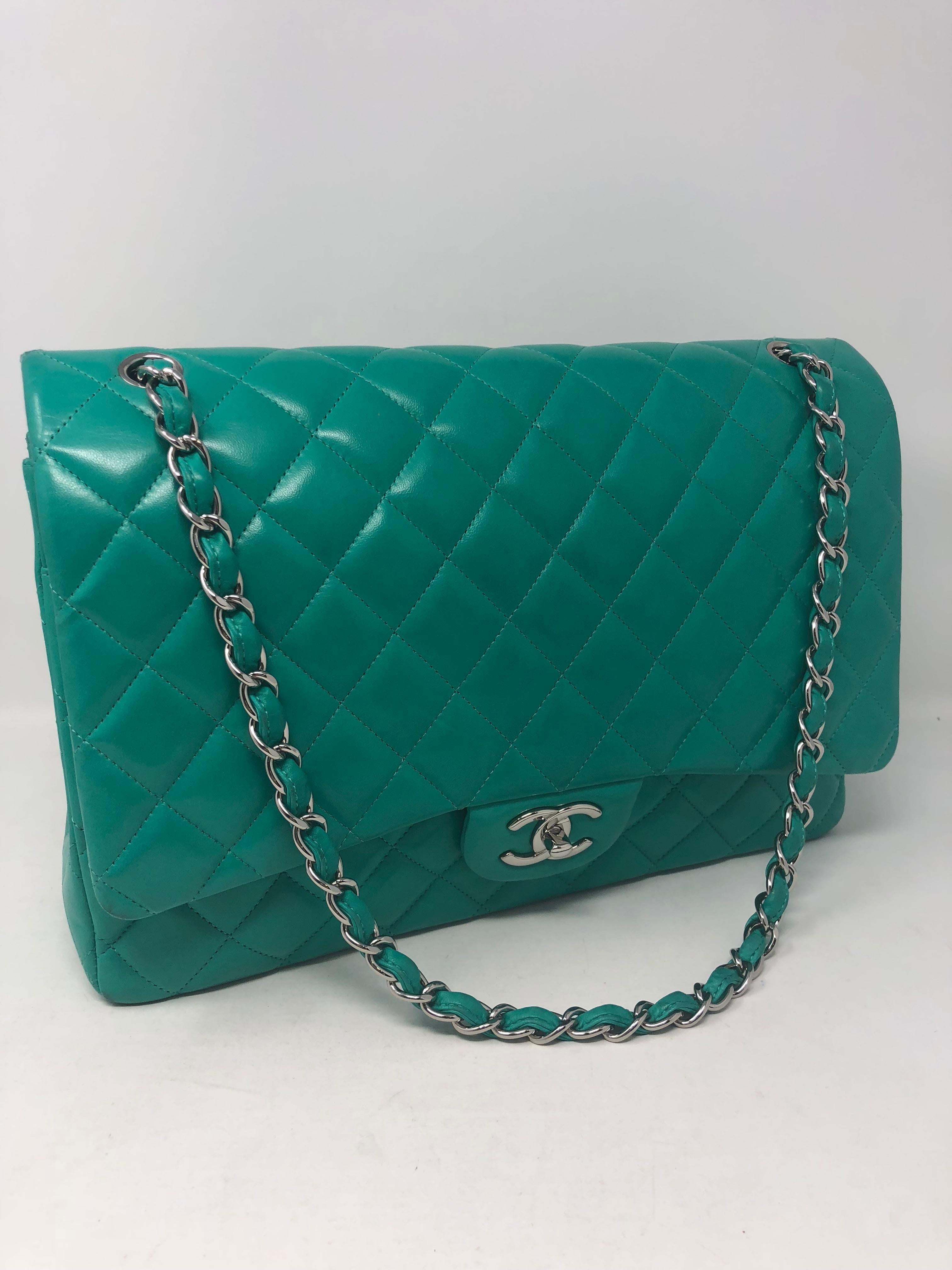 Chanel Menthe Green Leather Maxi Bag  In Excellent Condition In Athens, GA