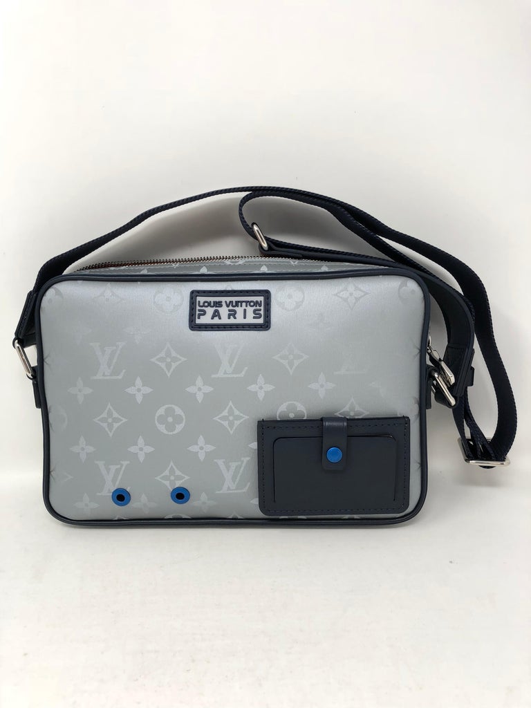Original and Authentic Louis Vuitton Crossbody messenger style for Sale in  West Menlo Park, CA - OfferUp