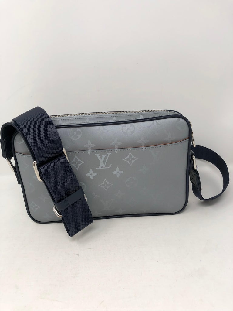 M44165 Louis Vuitton 2019 Spring Men Monogram Galaxy Alpha Messenger Bag