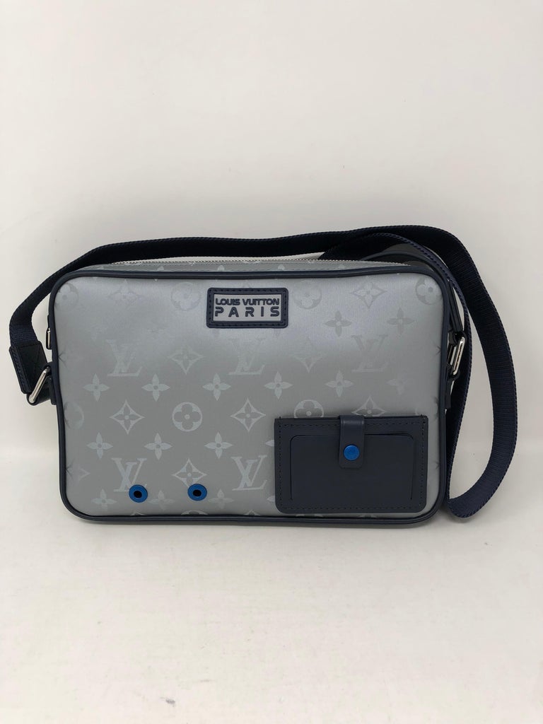 LOUIS VUITTON Monogram Satellite Alpha Messenger