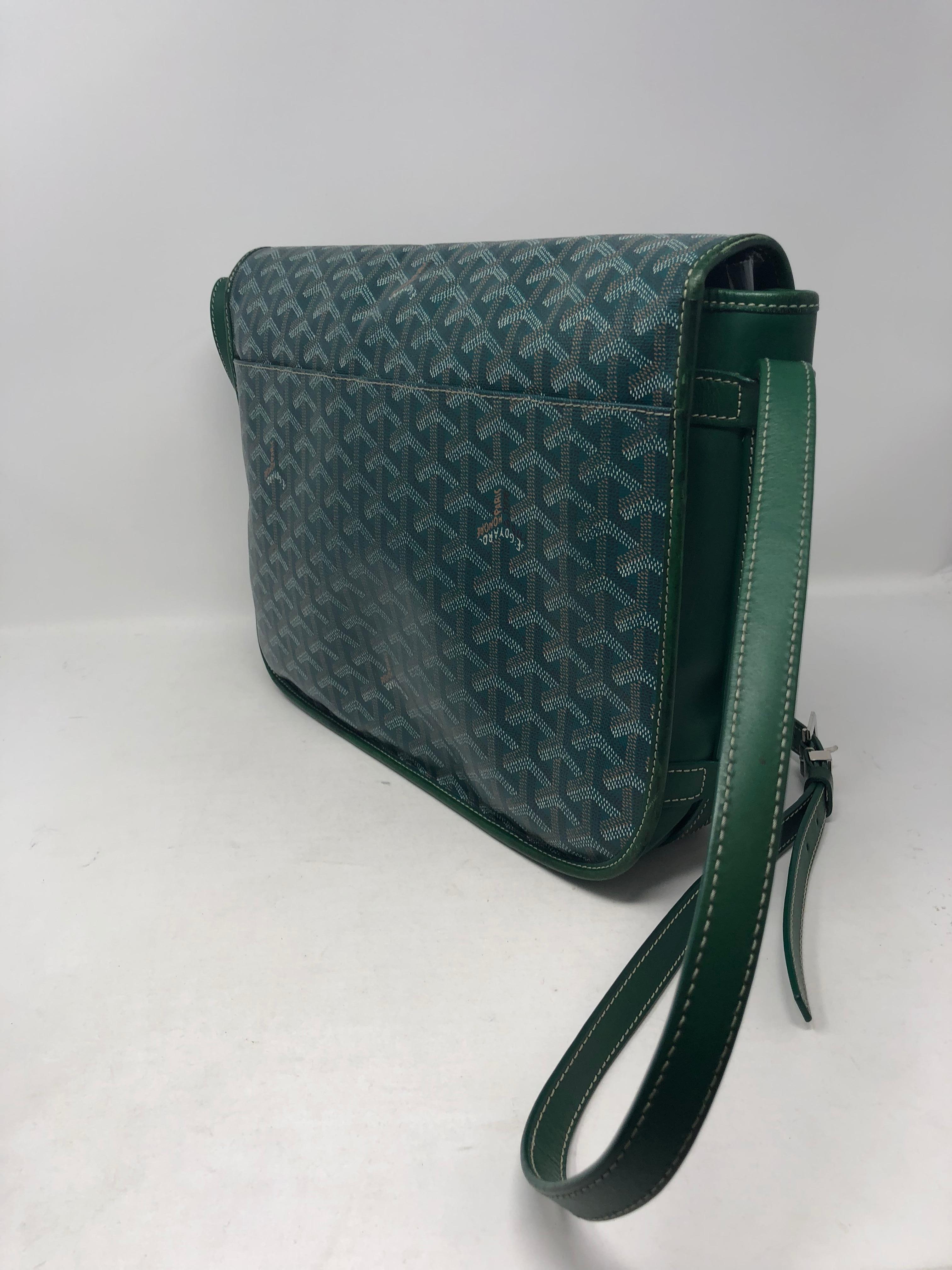 green goyard messenger bag