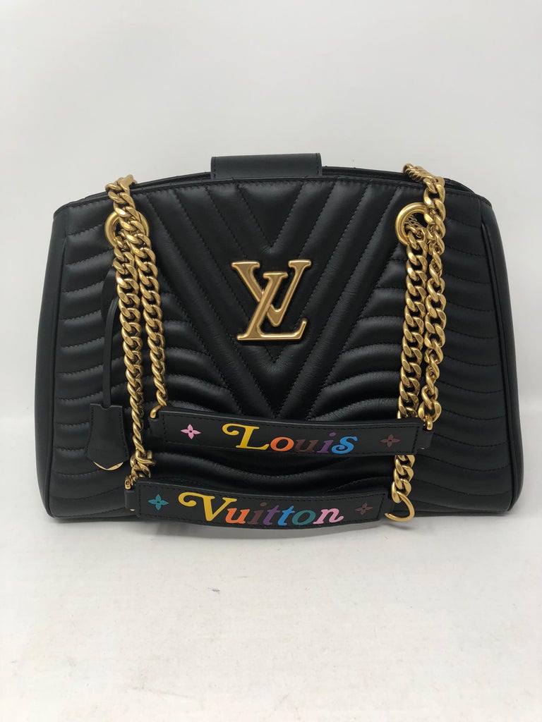 Louis Vuitton on X: The #LouisVuitton New Wave Tote will carry