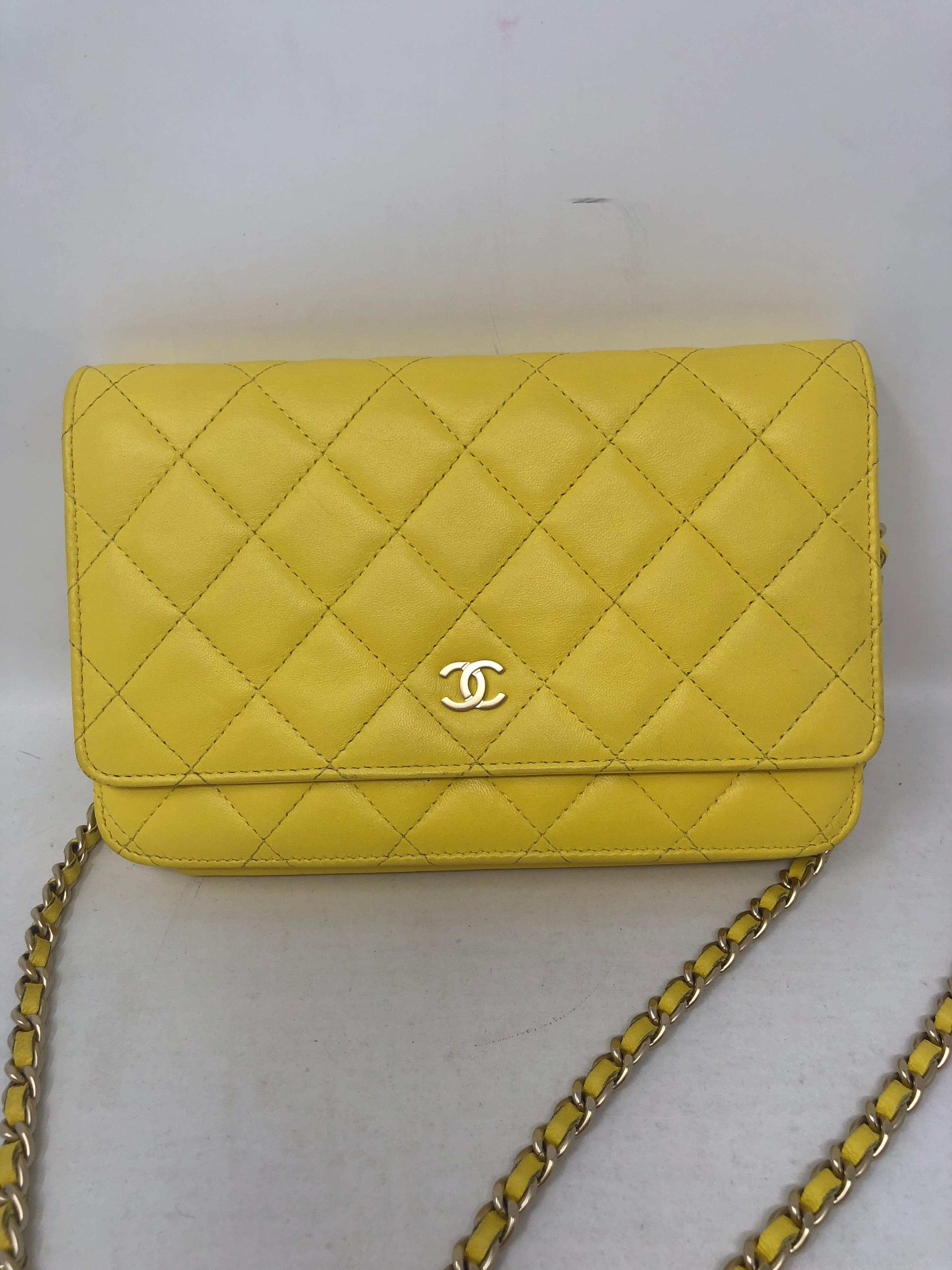Chanel Yellow Wallet on Chain In Good Condition In Athens, GA