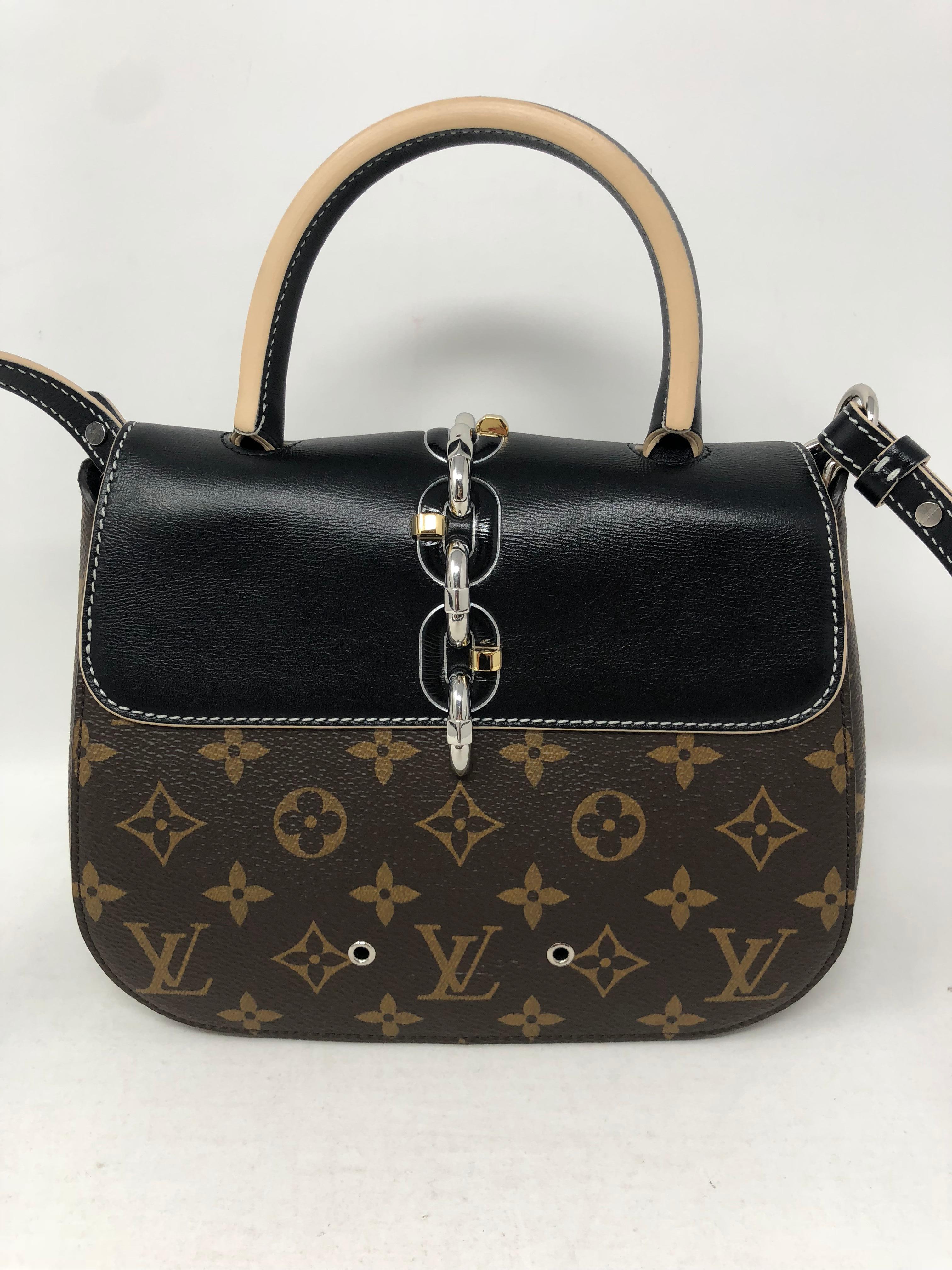 Louis Vuitton Chain It Bag In Excellent Condition In Athens, GA