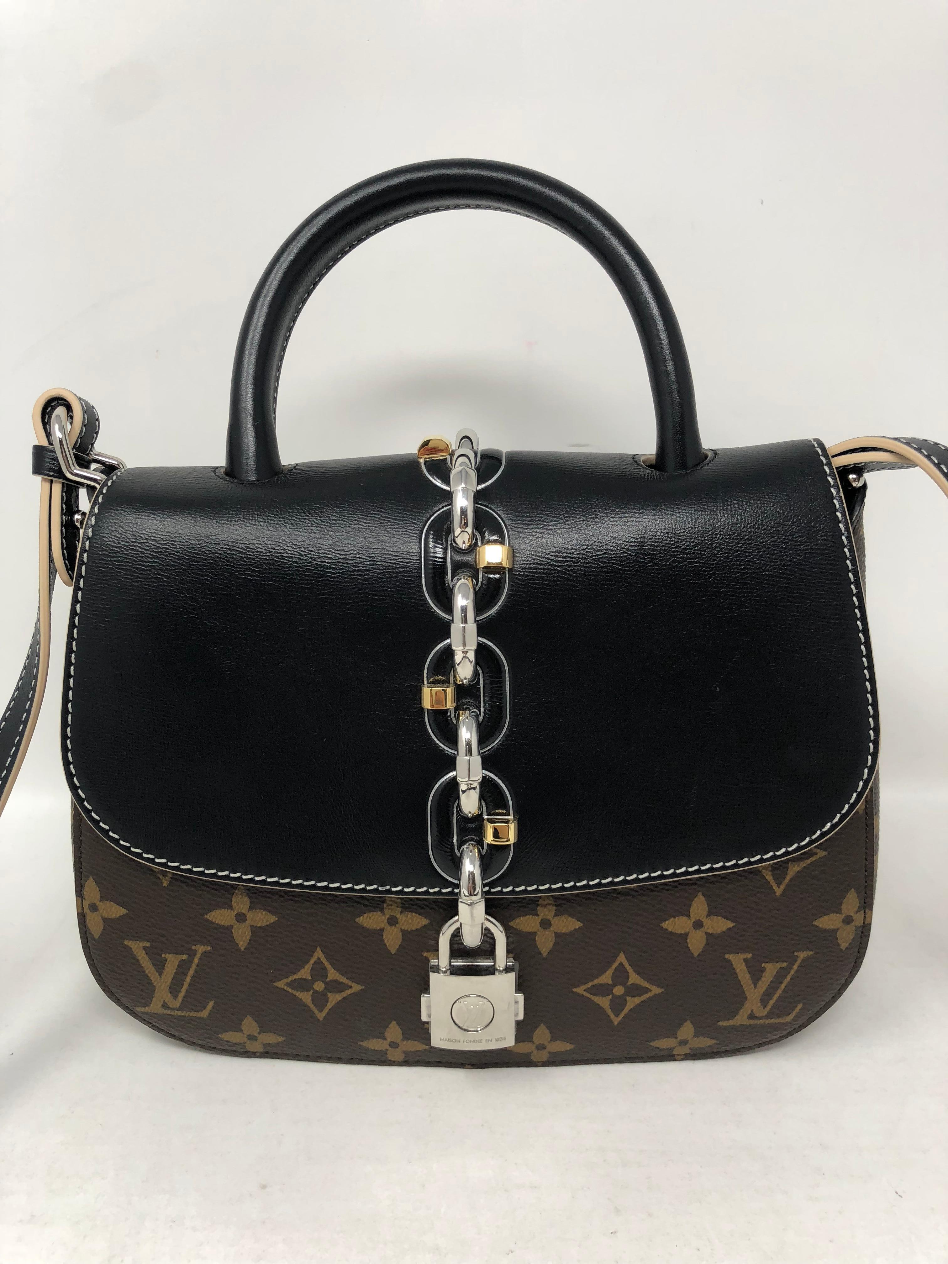 Women's or Men's Louis Vuitton Chain It Bag