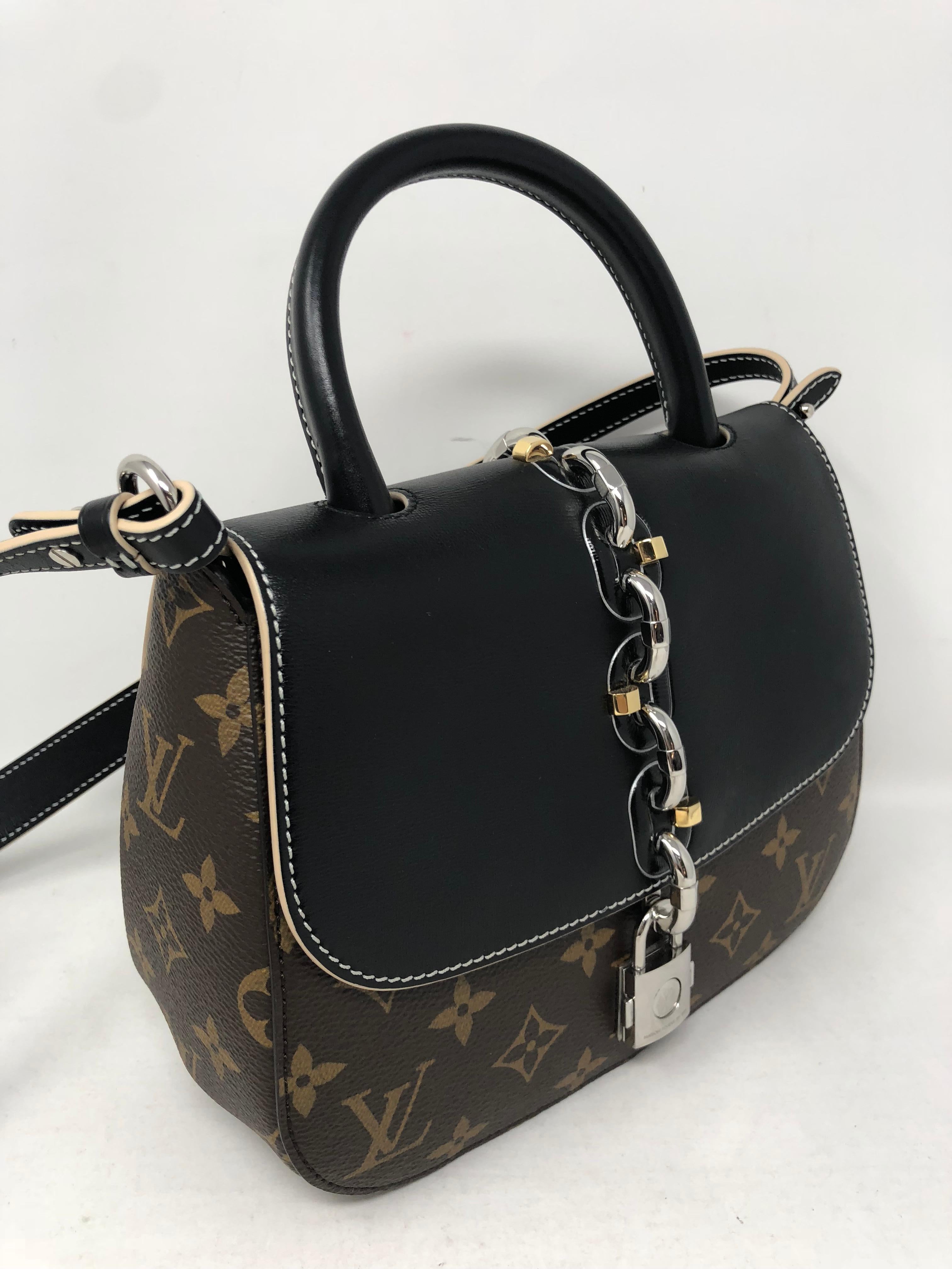 Black Louis Vuitton Chain It Bag