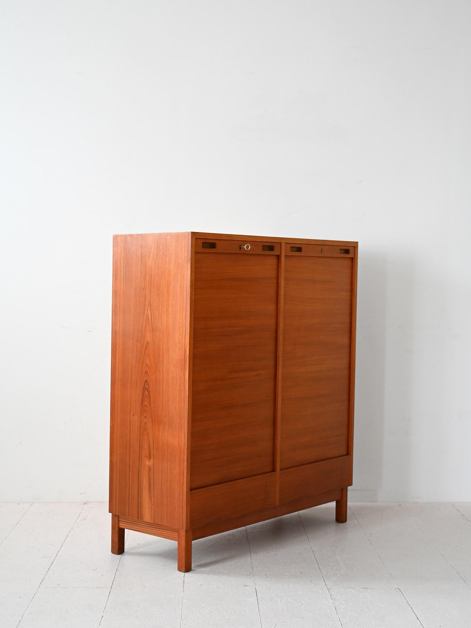 Scandinavian teak archive with shutter doors In Good Condition For Sale In Brescia, IT